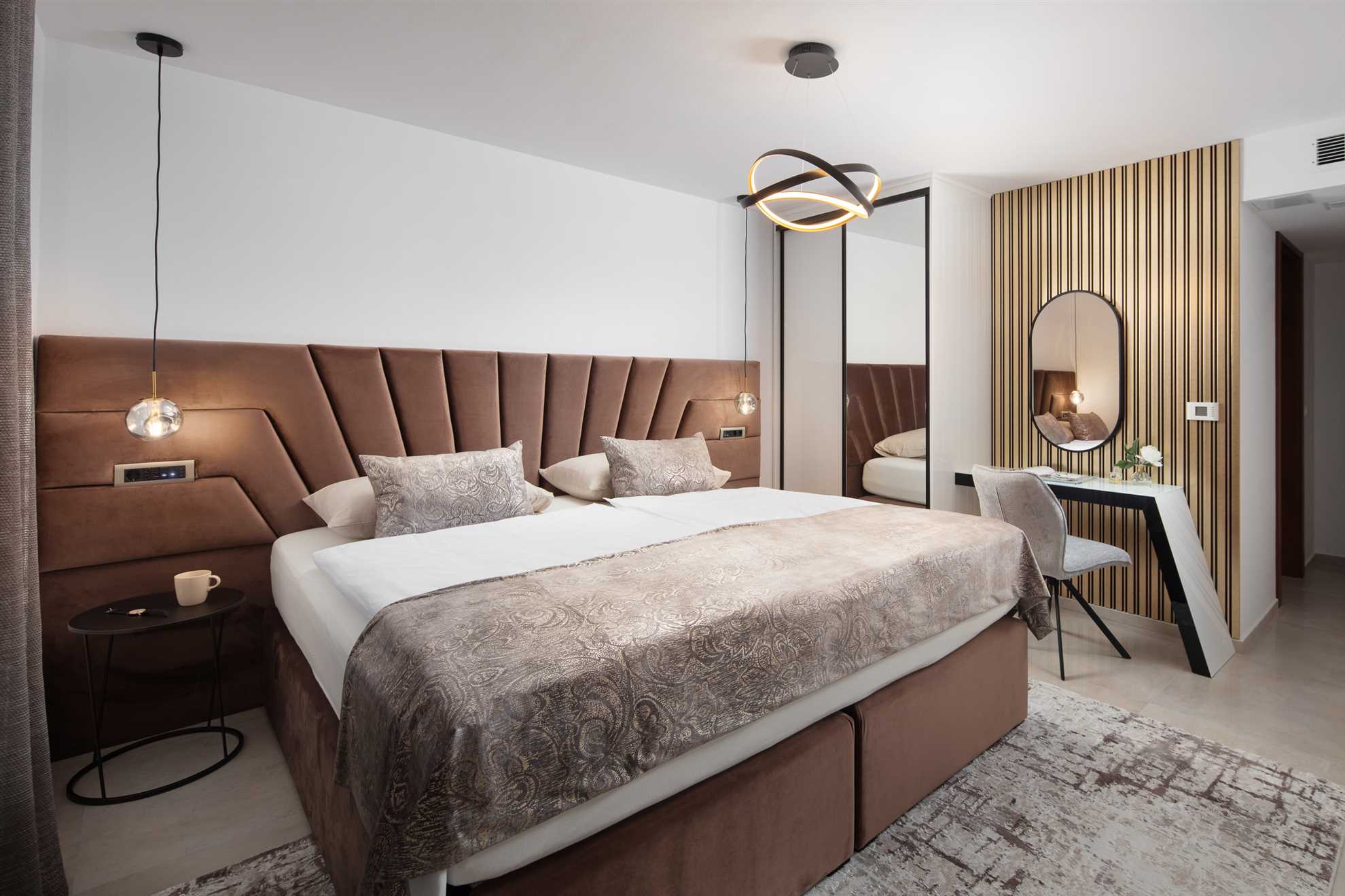 5 Sterne LUX Villa | für 12 Personen | Pool, Jacuzzi, Sauna, Fitnessstudio