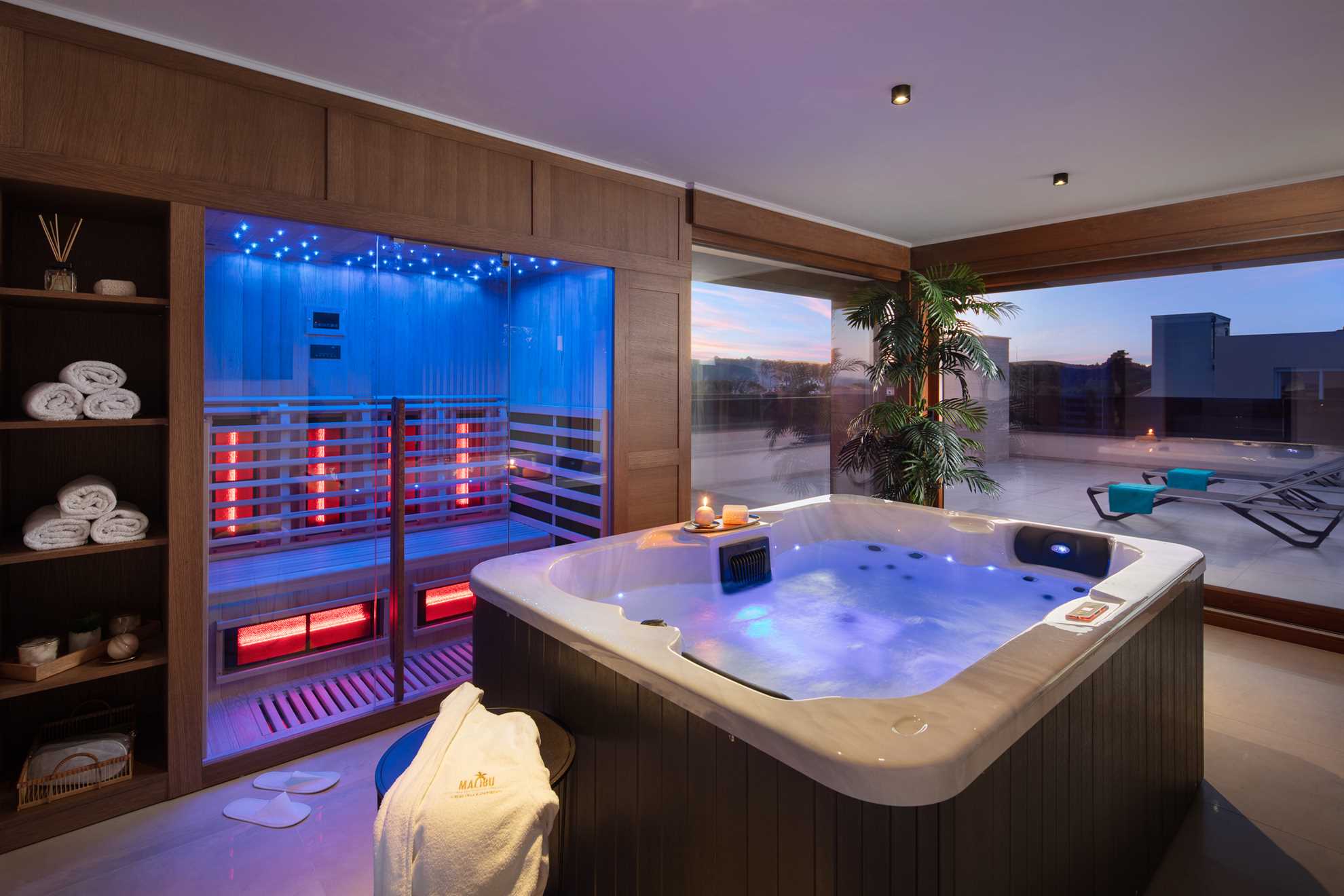 5 Sterne LUX Villa | für 12 Personen | Pool, Jacuzzi, Sauna, Fitnessstudio