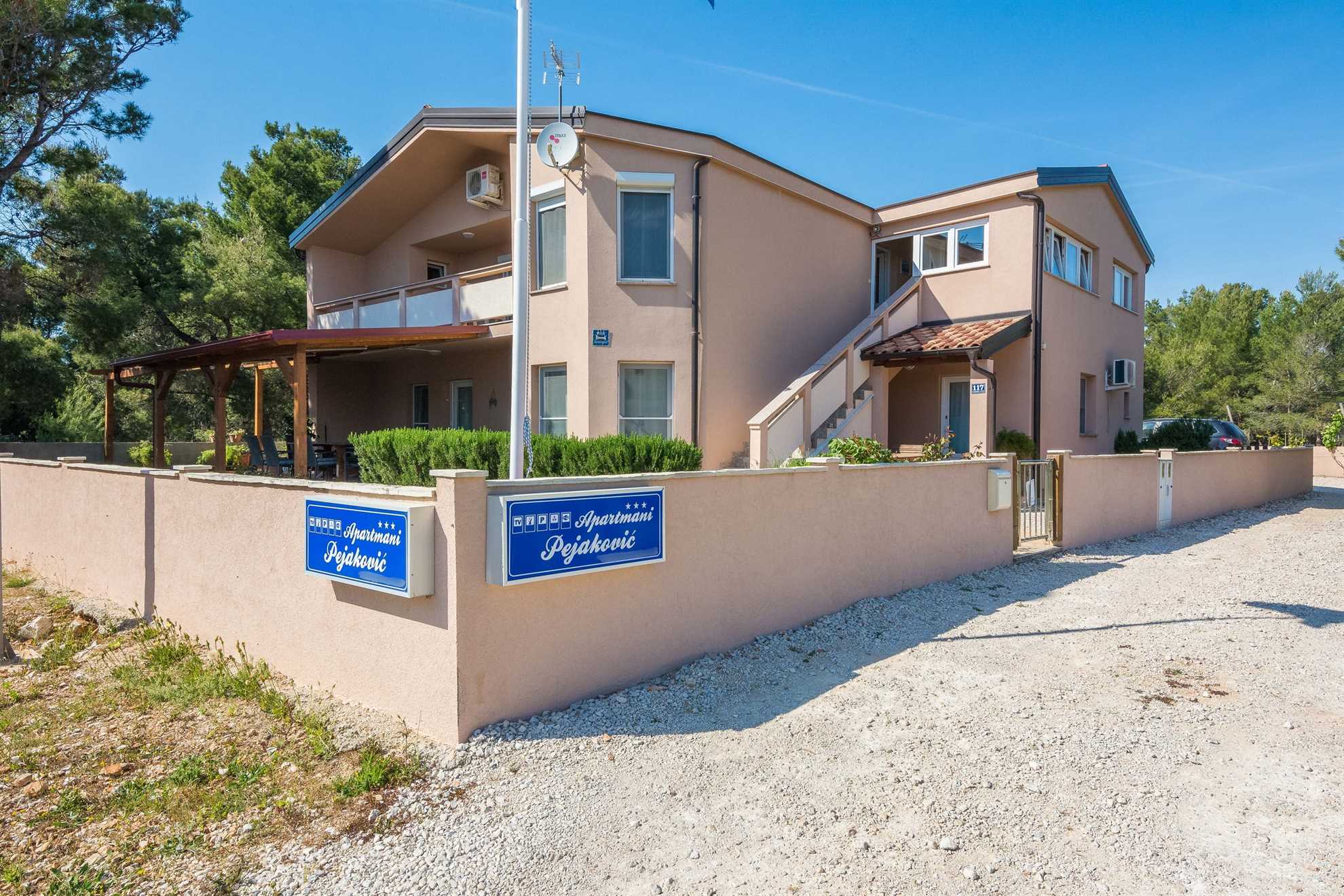 Apartment for 4 persons | Air conditioning, satellite TV, internet, BBQ