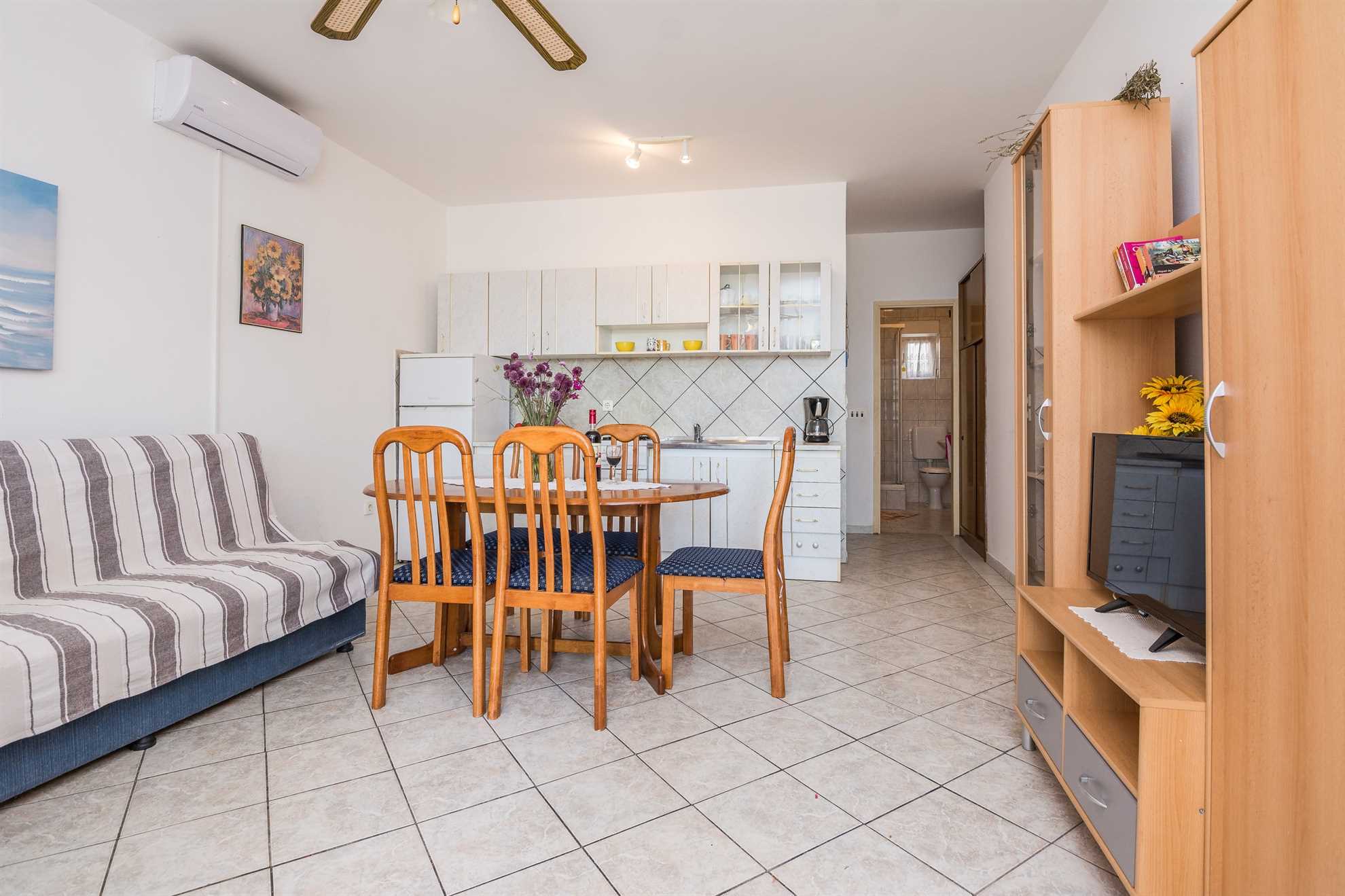 Beachfront | 20 m from the beach | 2-4 persons