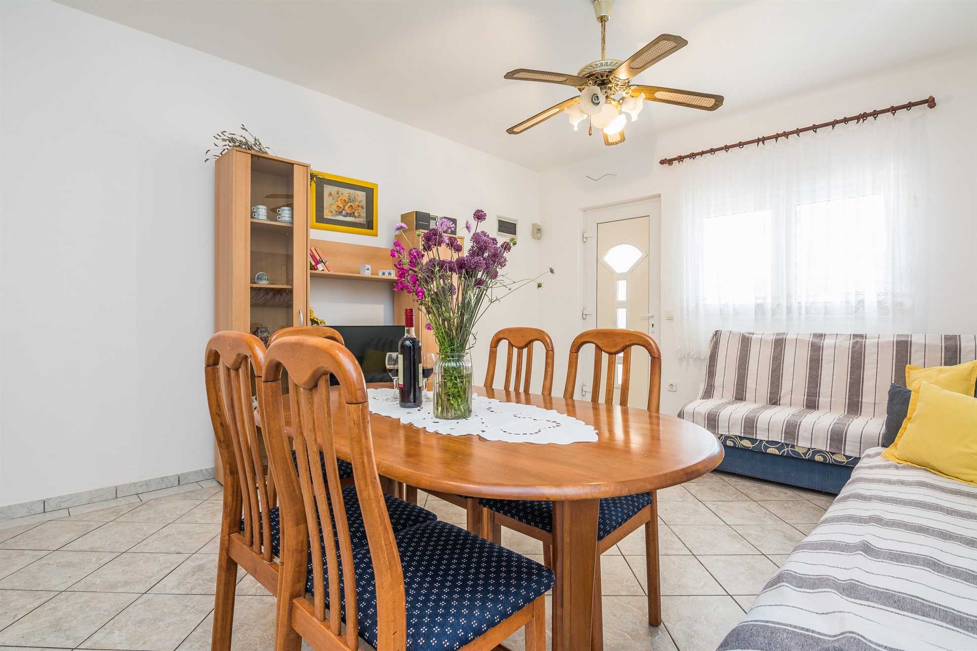 Beachfront | 20 m from the beach | 2-4 persons