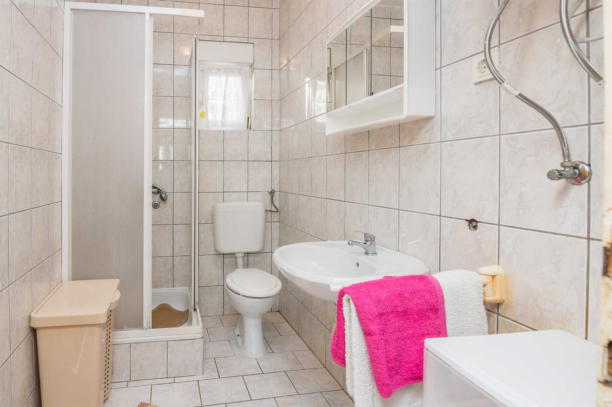 Beachfront | 20 m from the beach | 2-4 persons
