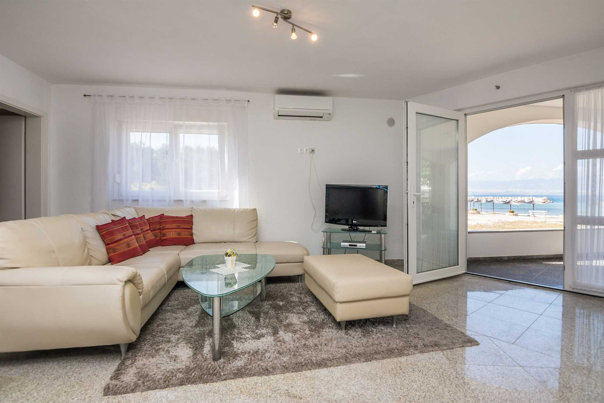 Apartment with sea view | for 4 persons | 20 m from beach