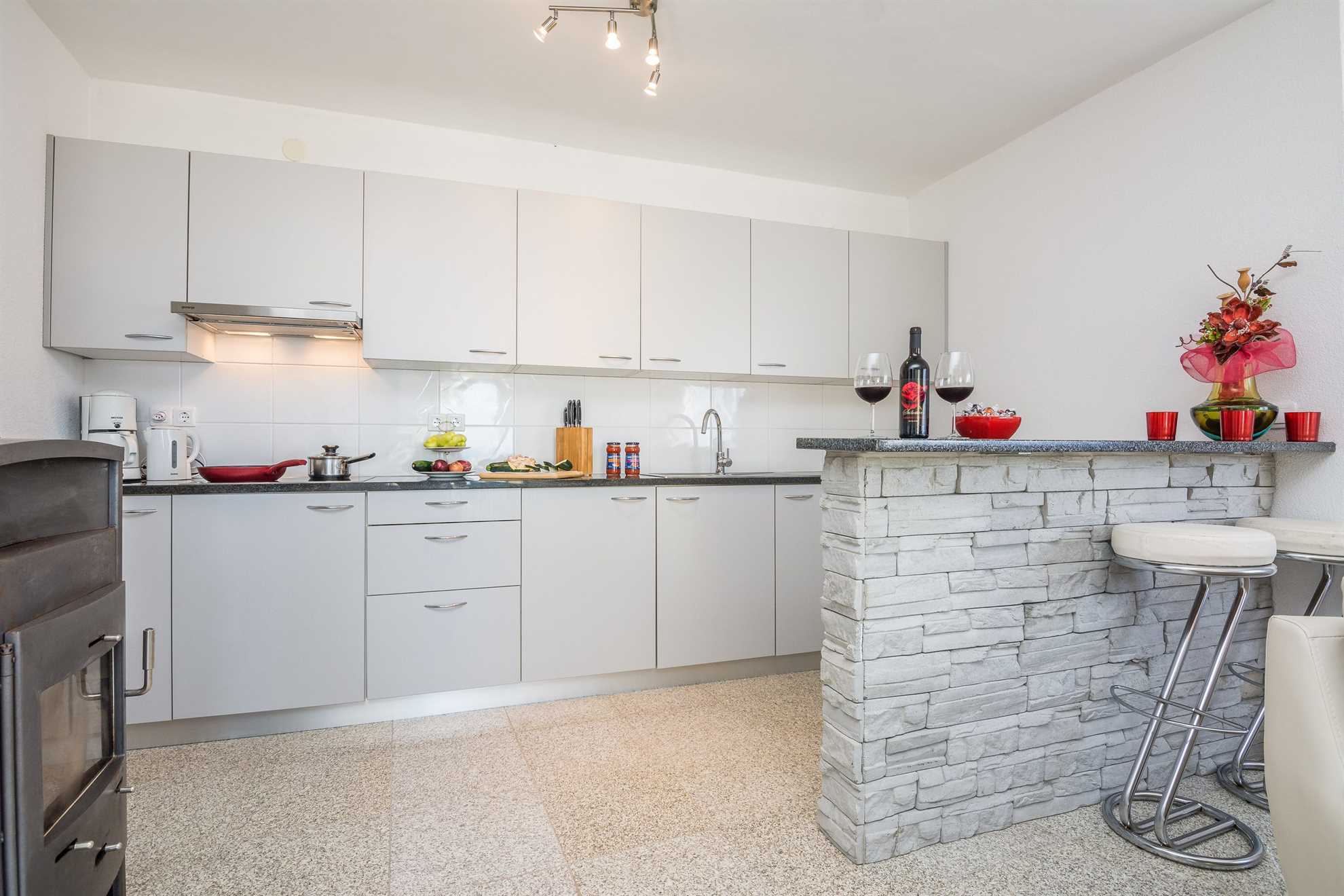 Apartment with sea view | for 4 persons | 20 m from beach