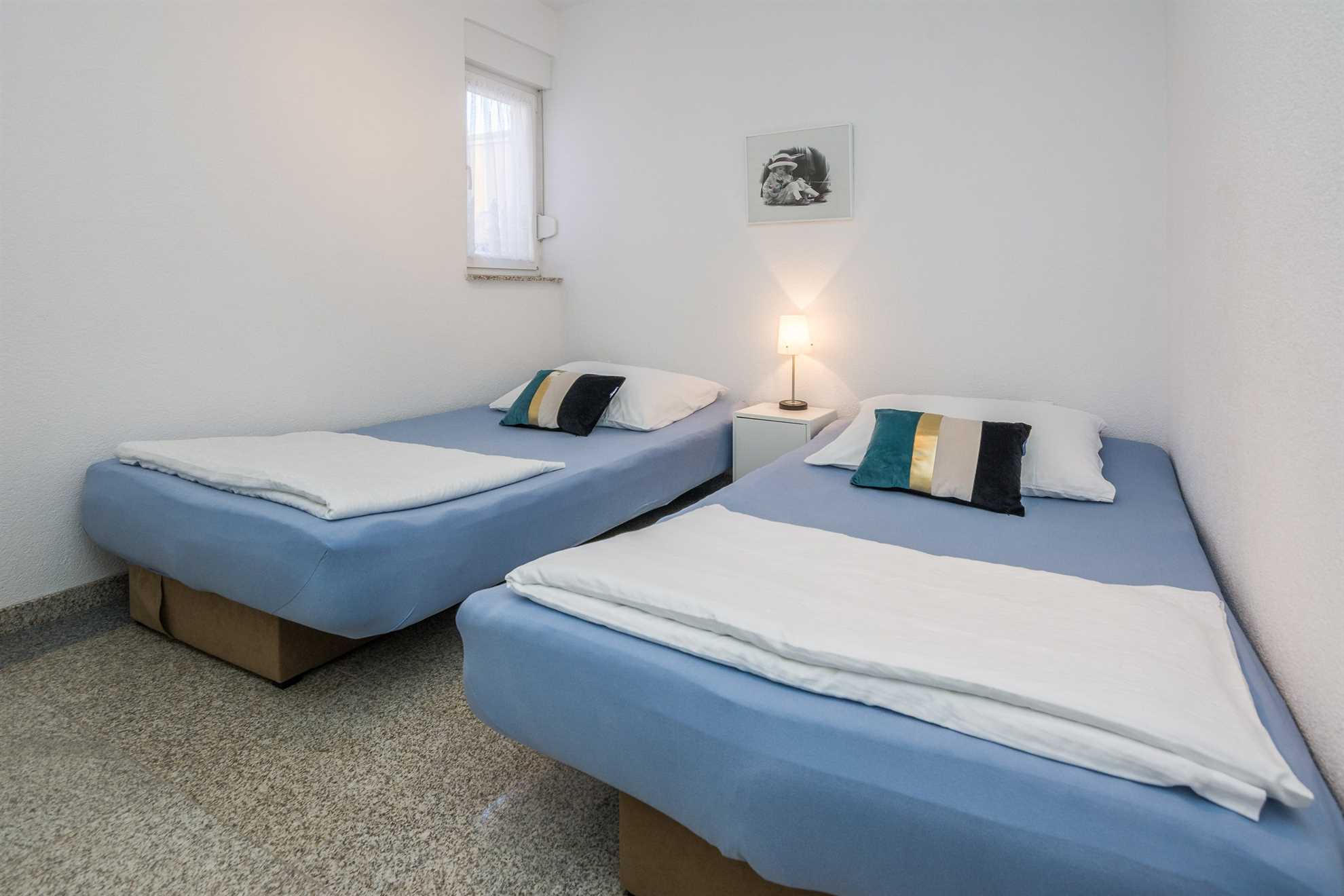 Apartment with sea view | for 4 persons | 20 m from beach