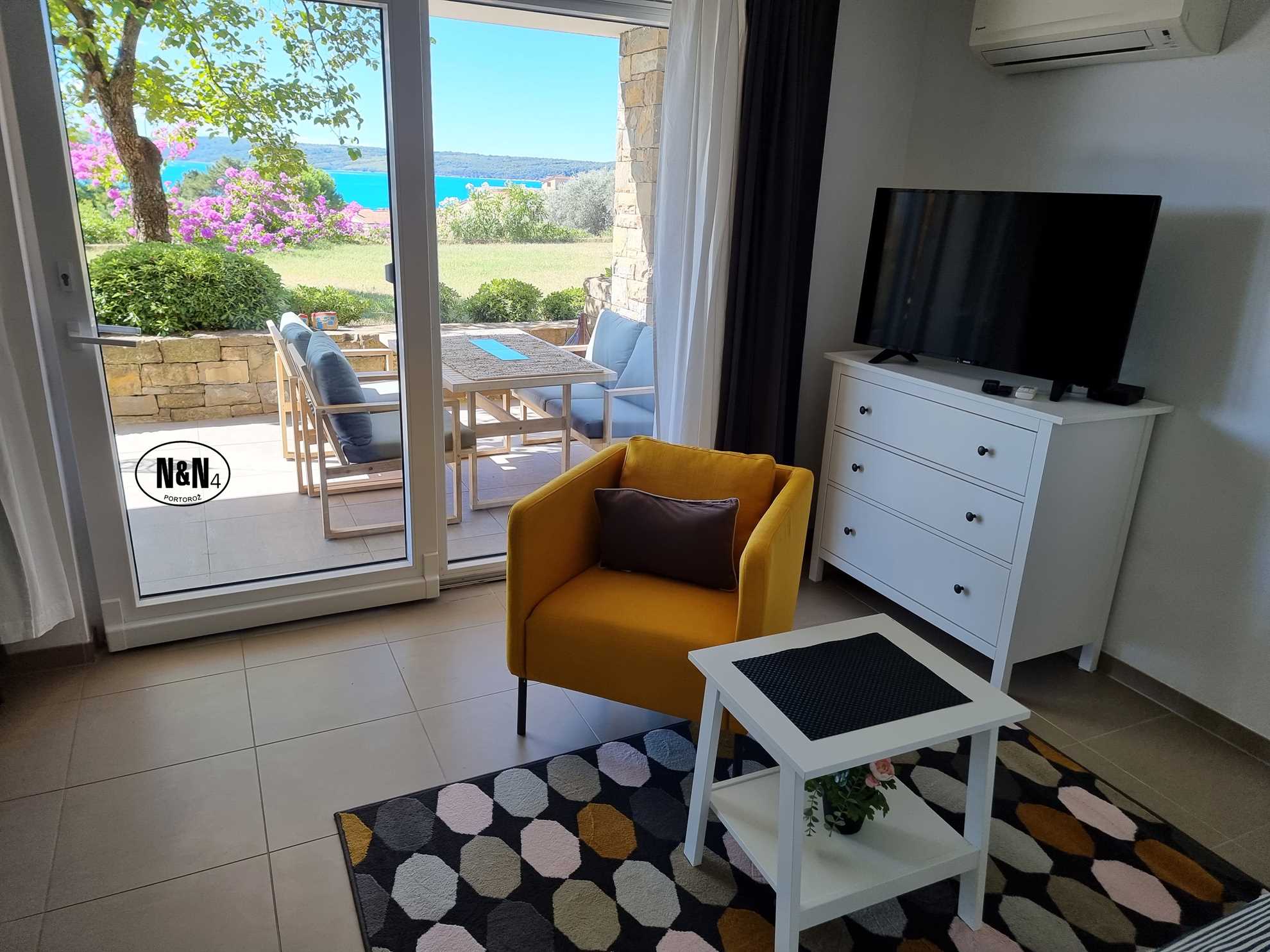Deluxe One Bedroom Apartment with terrace N&N4