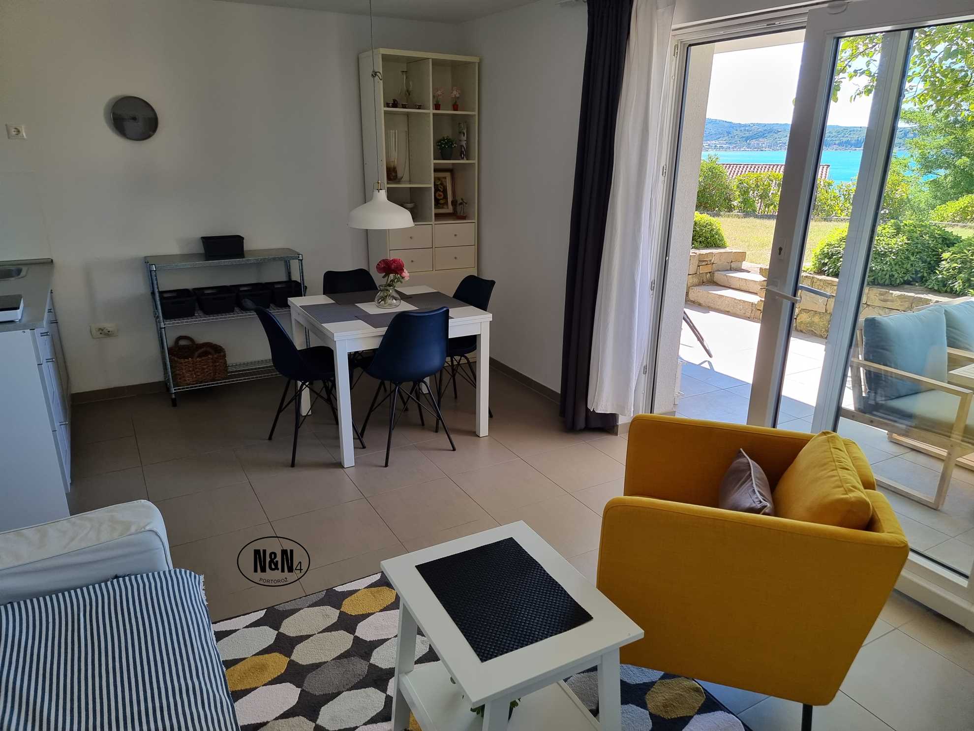 Deluxe One Bedroom Apartment with terrace N&N4