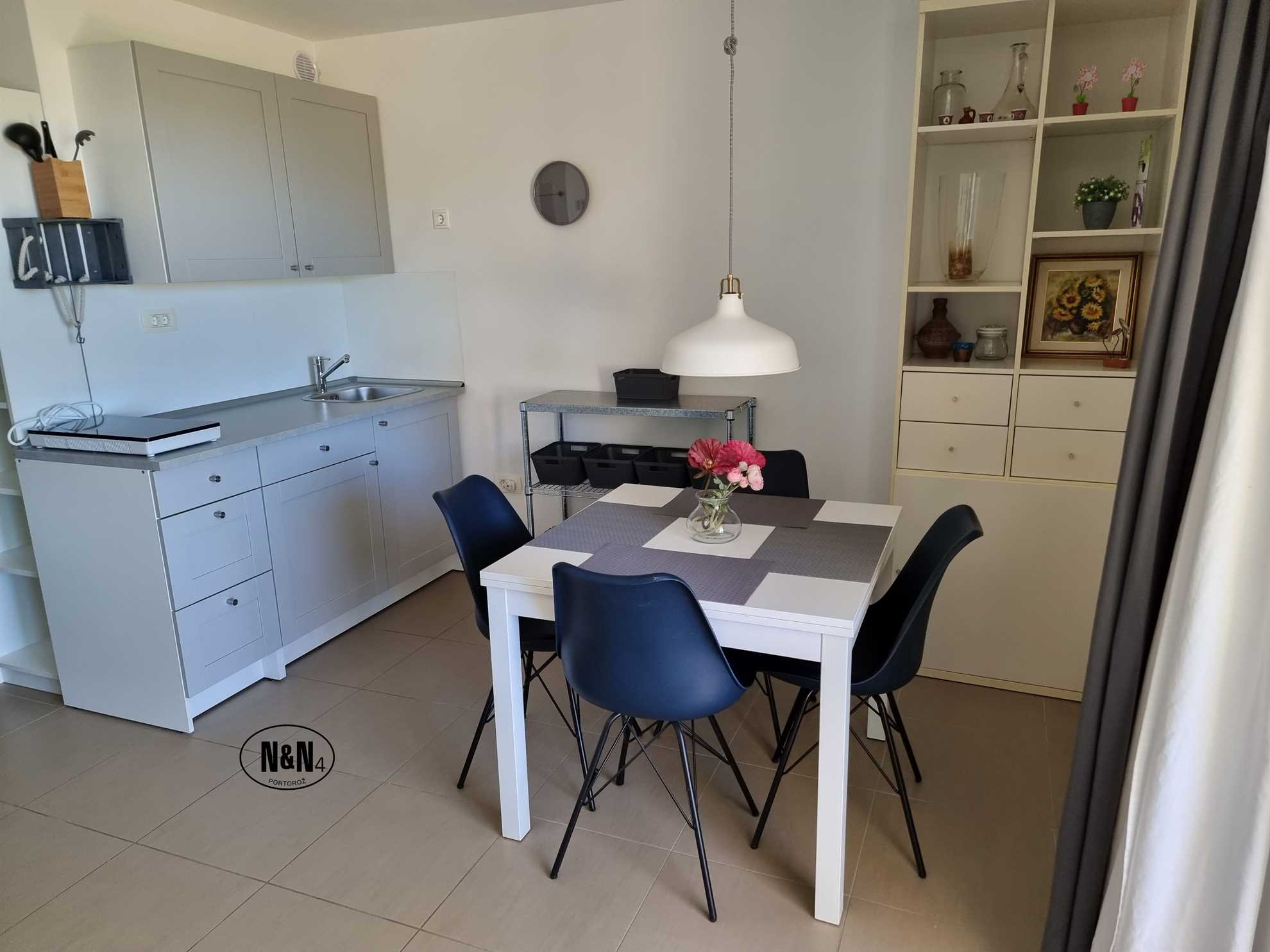 Deluxe One Bedroom Apartment with terrace N&N4