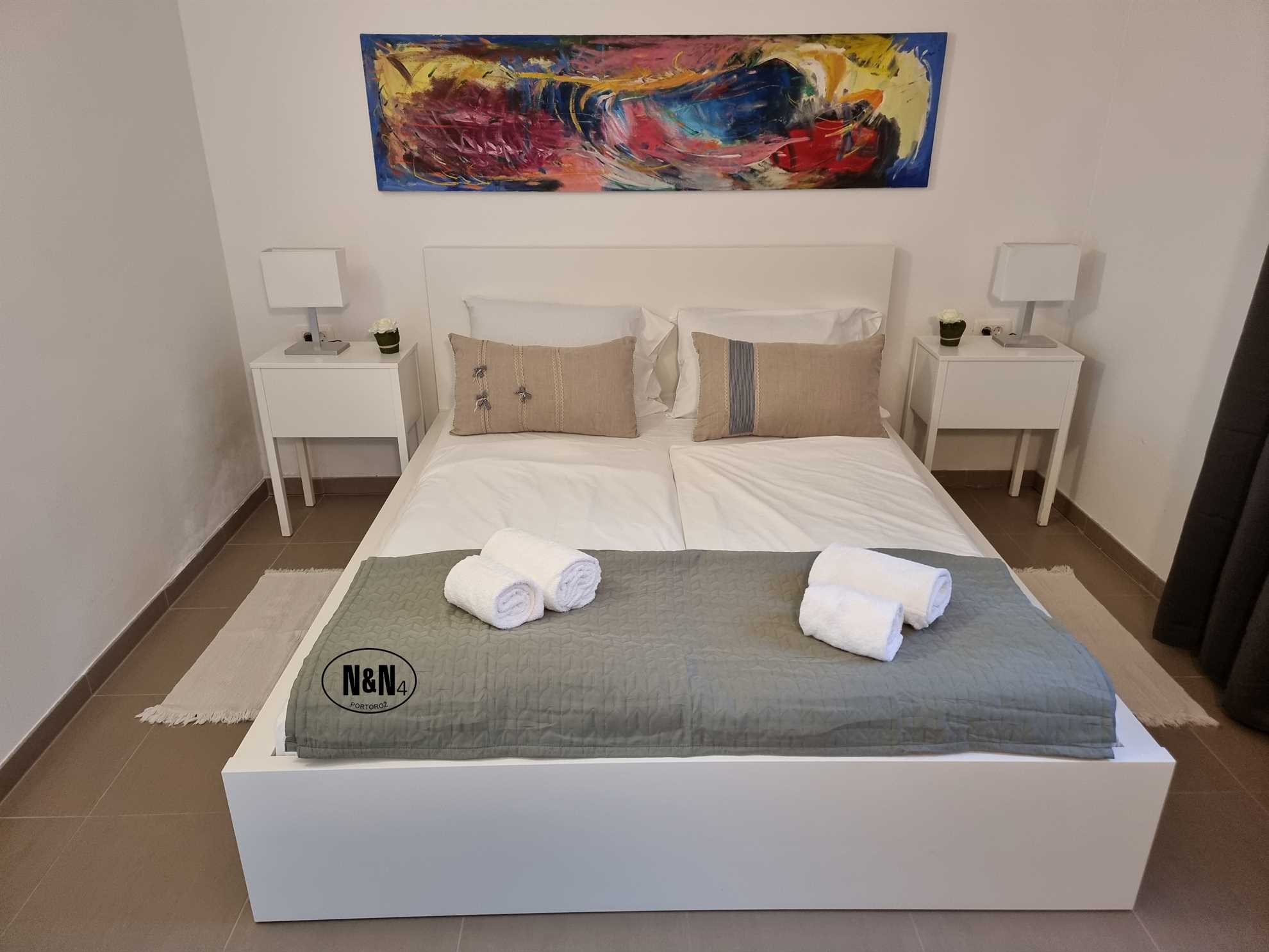 Deluxe One Bedroom Apartment with terrace N&N4