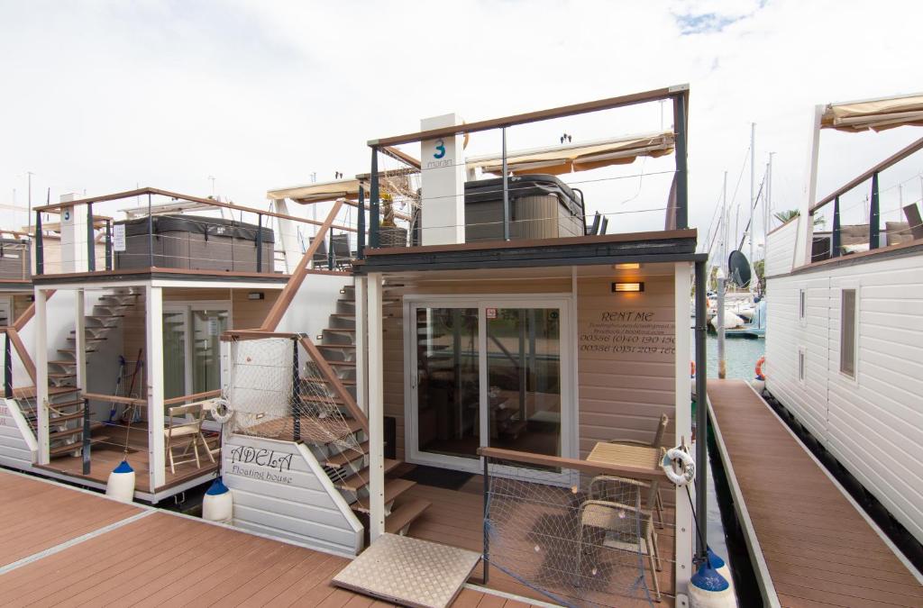 Adela Floating House