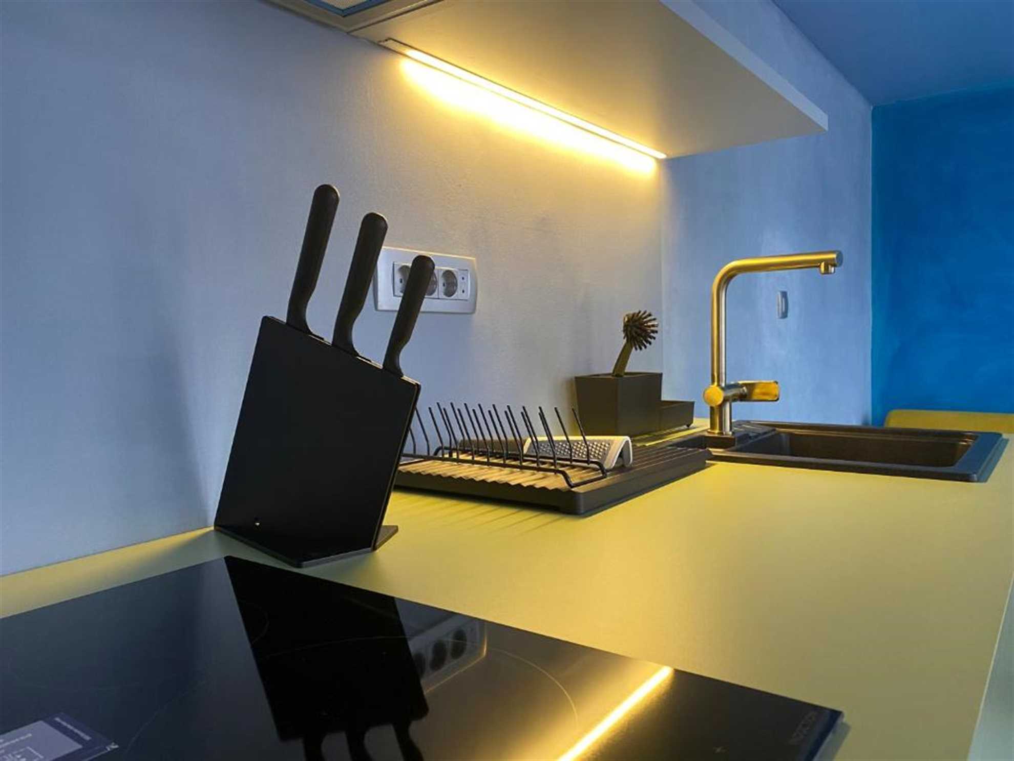 Design Studio Apartment Cop Tomosmatik Koper