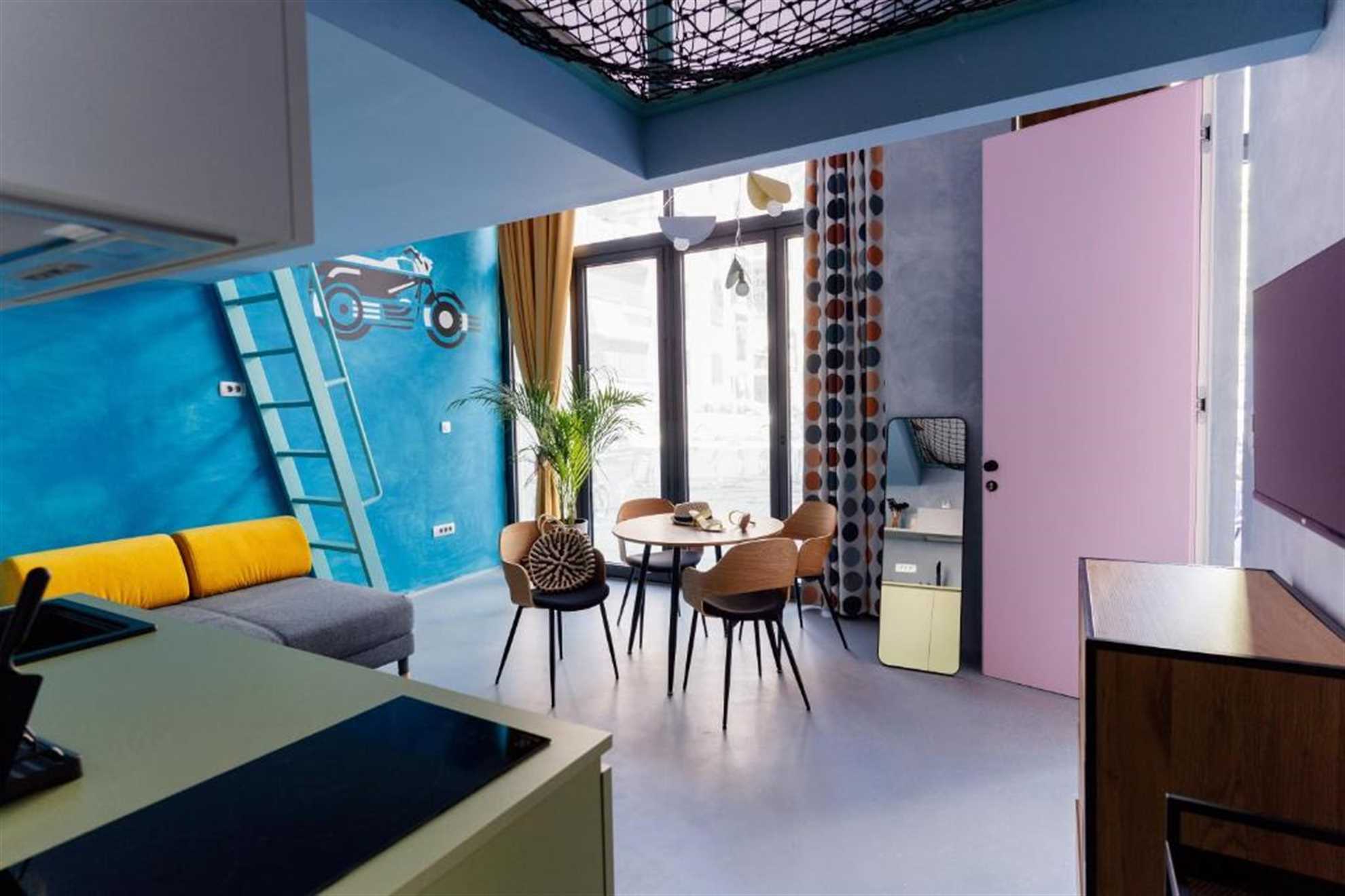 Design Studio Apartment Cop Tomosmatik Koper