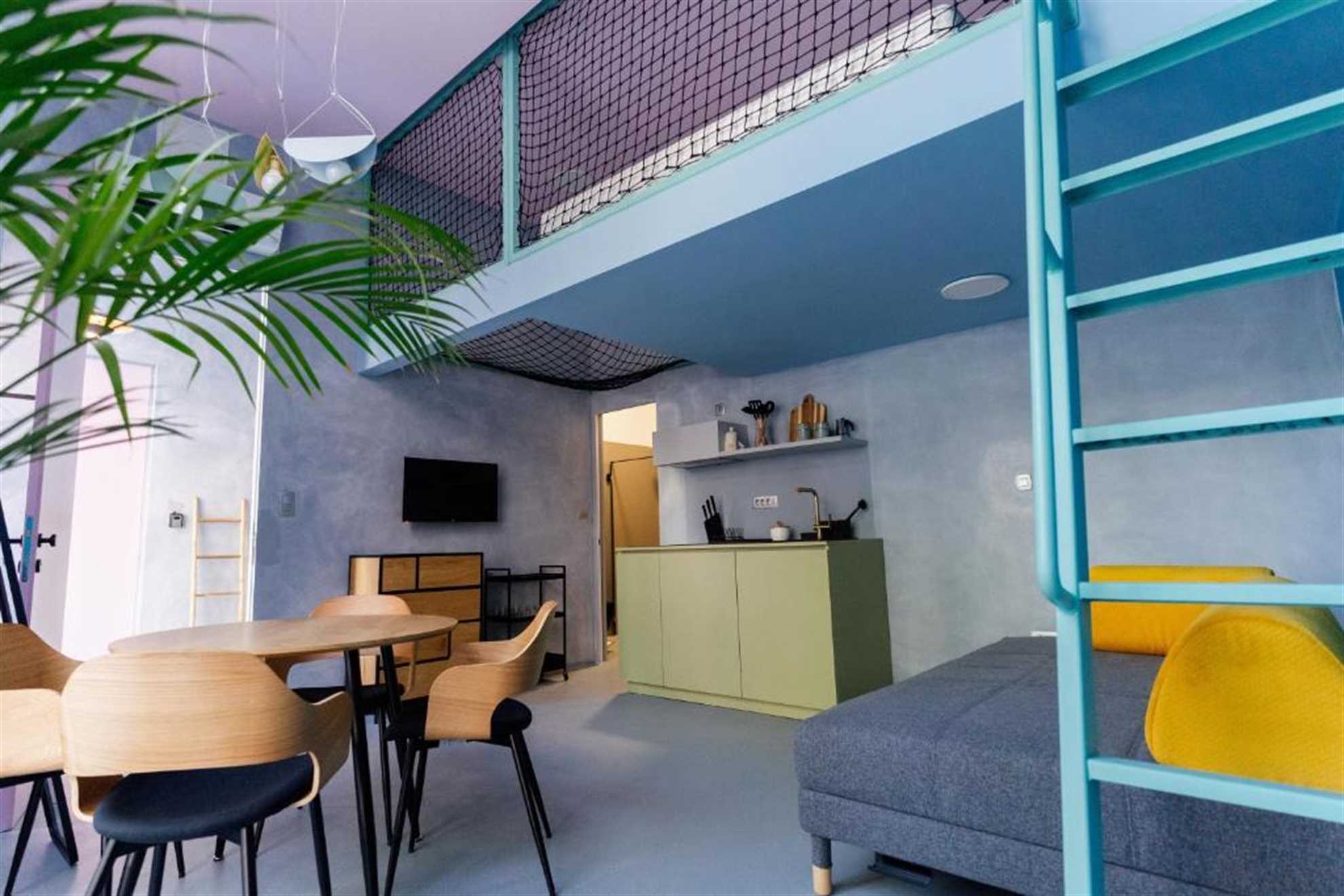 Design Studio Apartment Cop Tomosmatik Koper