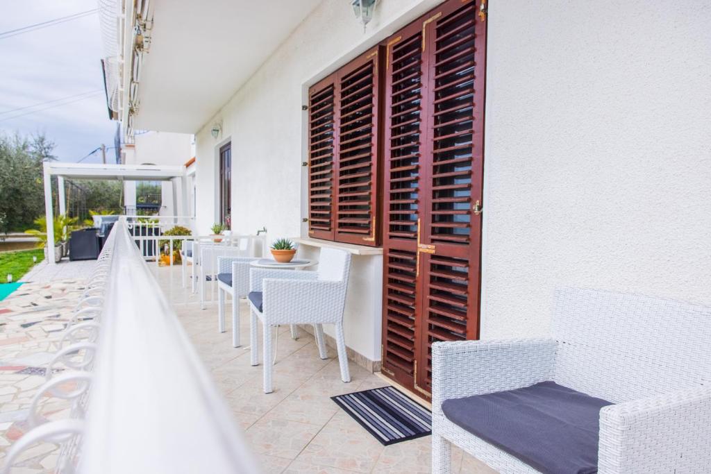Two Bedroom Apartment Olive Oil Homestead Milok
