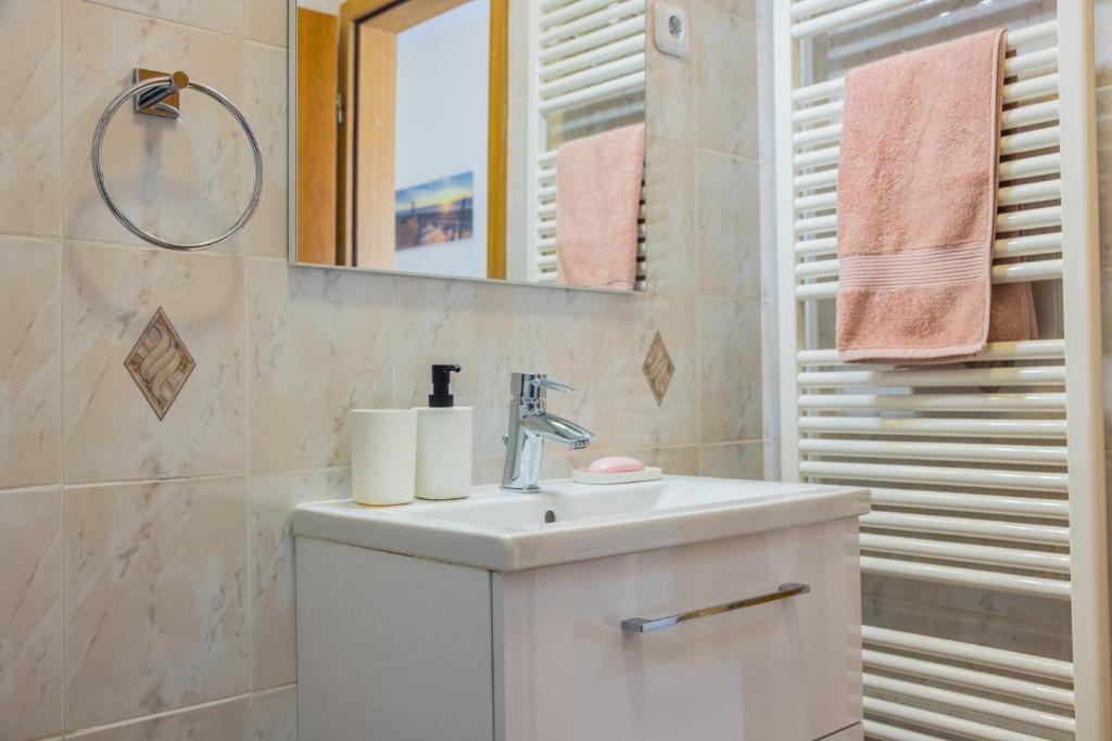 Two Bedroom Apartment Olive Oil Homestead Milok