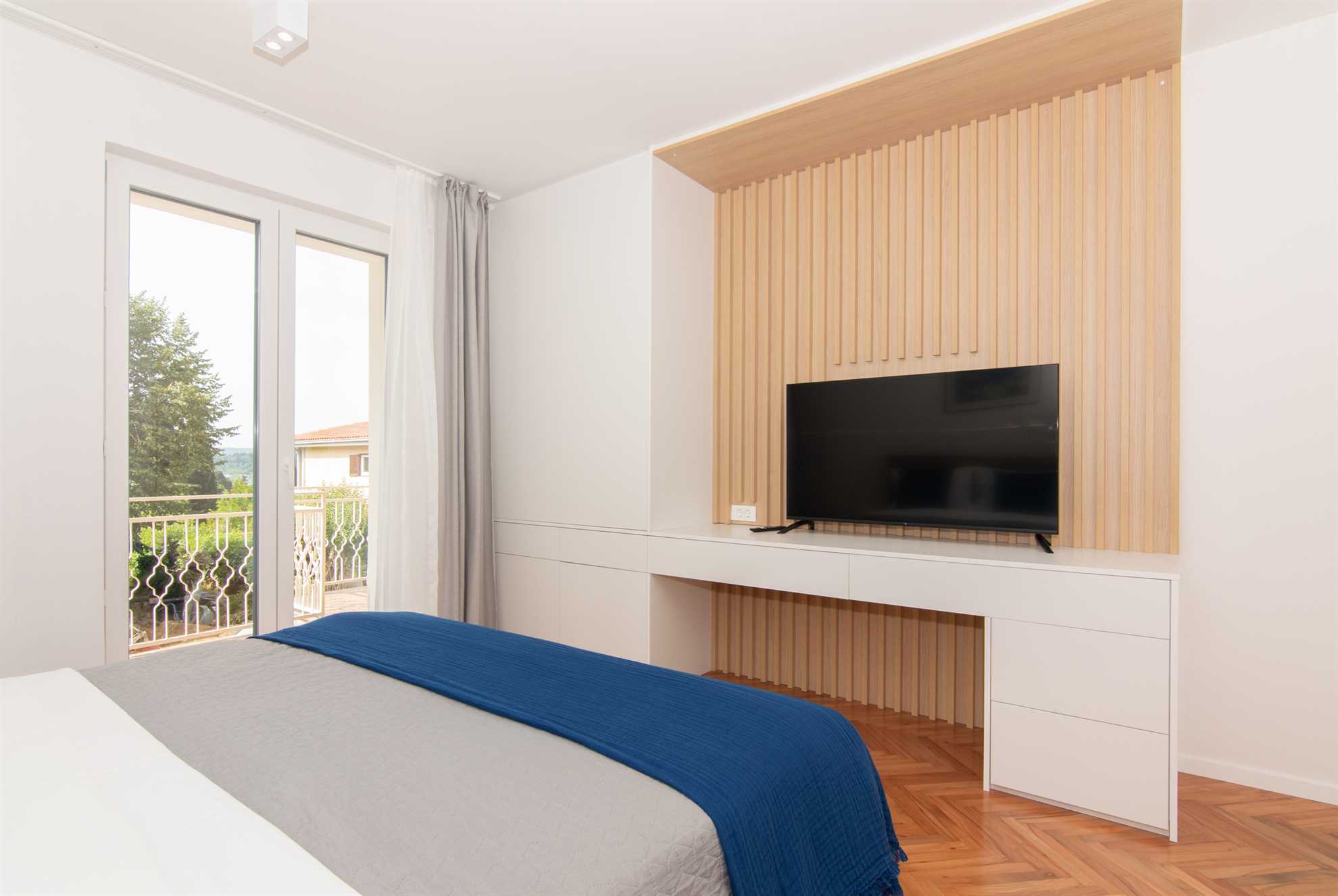 One Bedroom Apartment with terrace Rose Garden