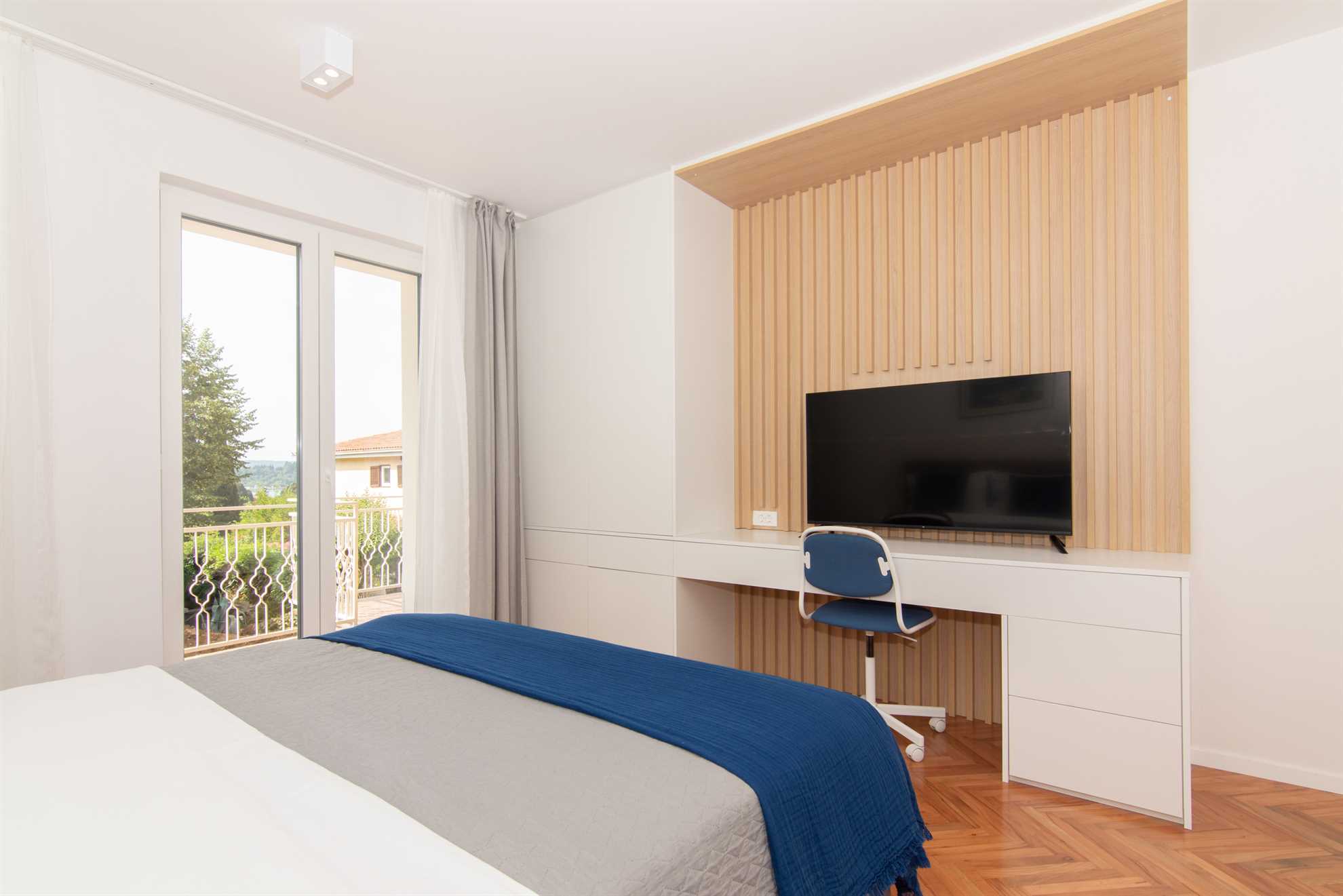 One Bedroom Apartment with terrace Rose Garden