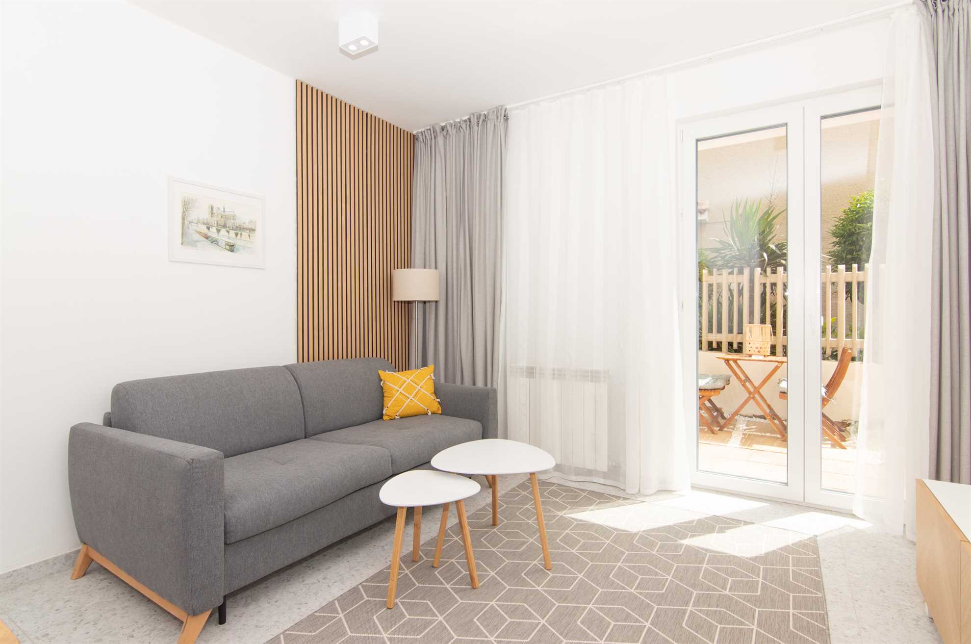 One Bedroom Apartment with terrace Rose Garden