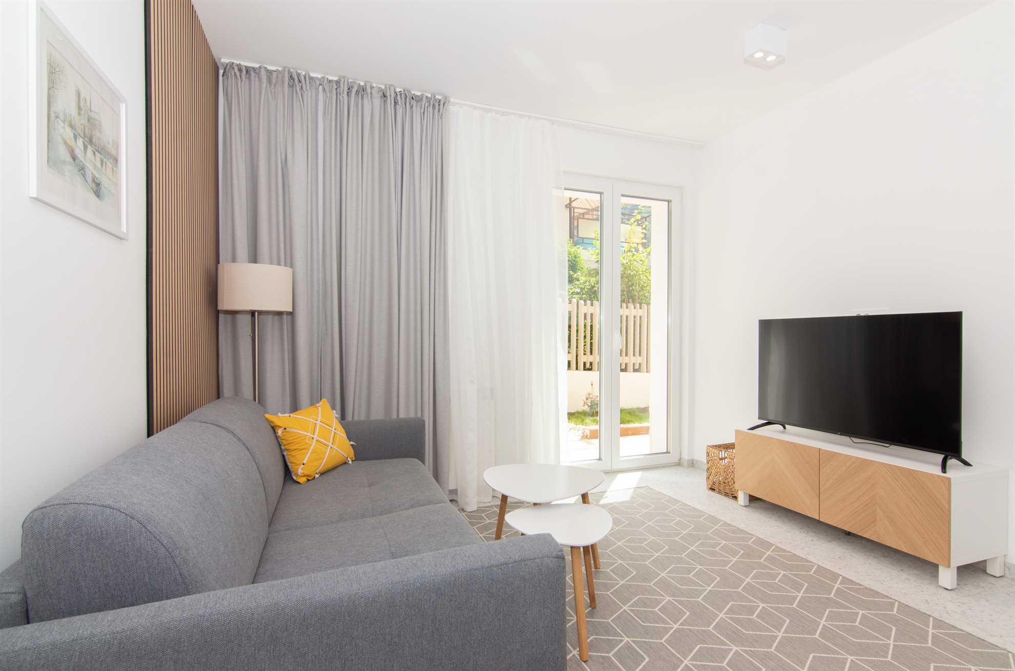 One Bedroom Apartment with terrace Rose Garden