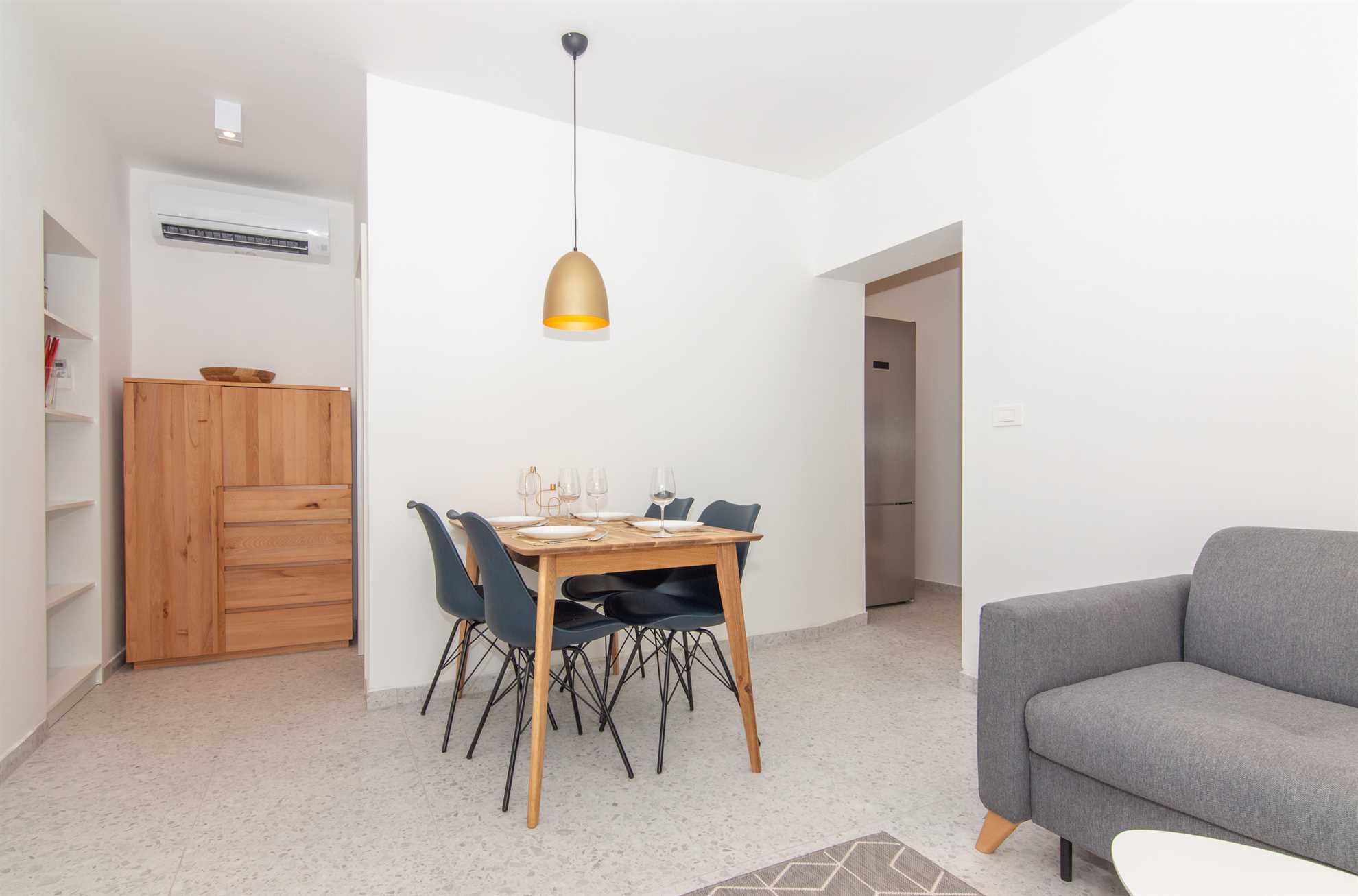 One Bedroom Apartment with terrace Rose Garden