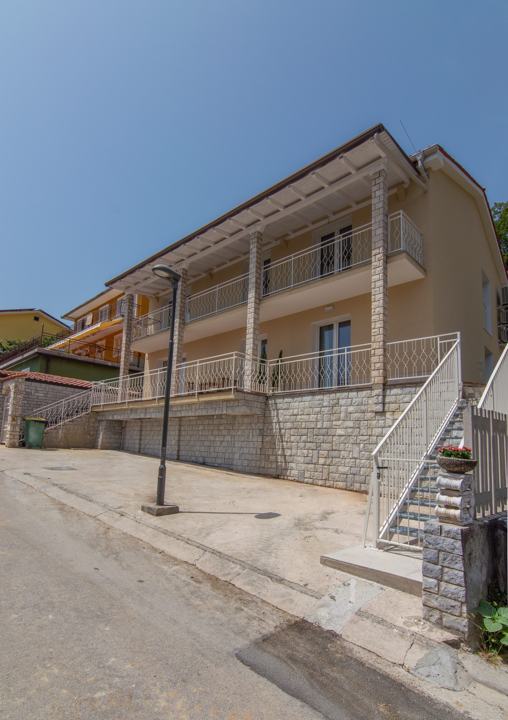 One Bedroom Apartment with terrace Rose Garden