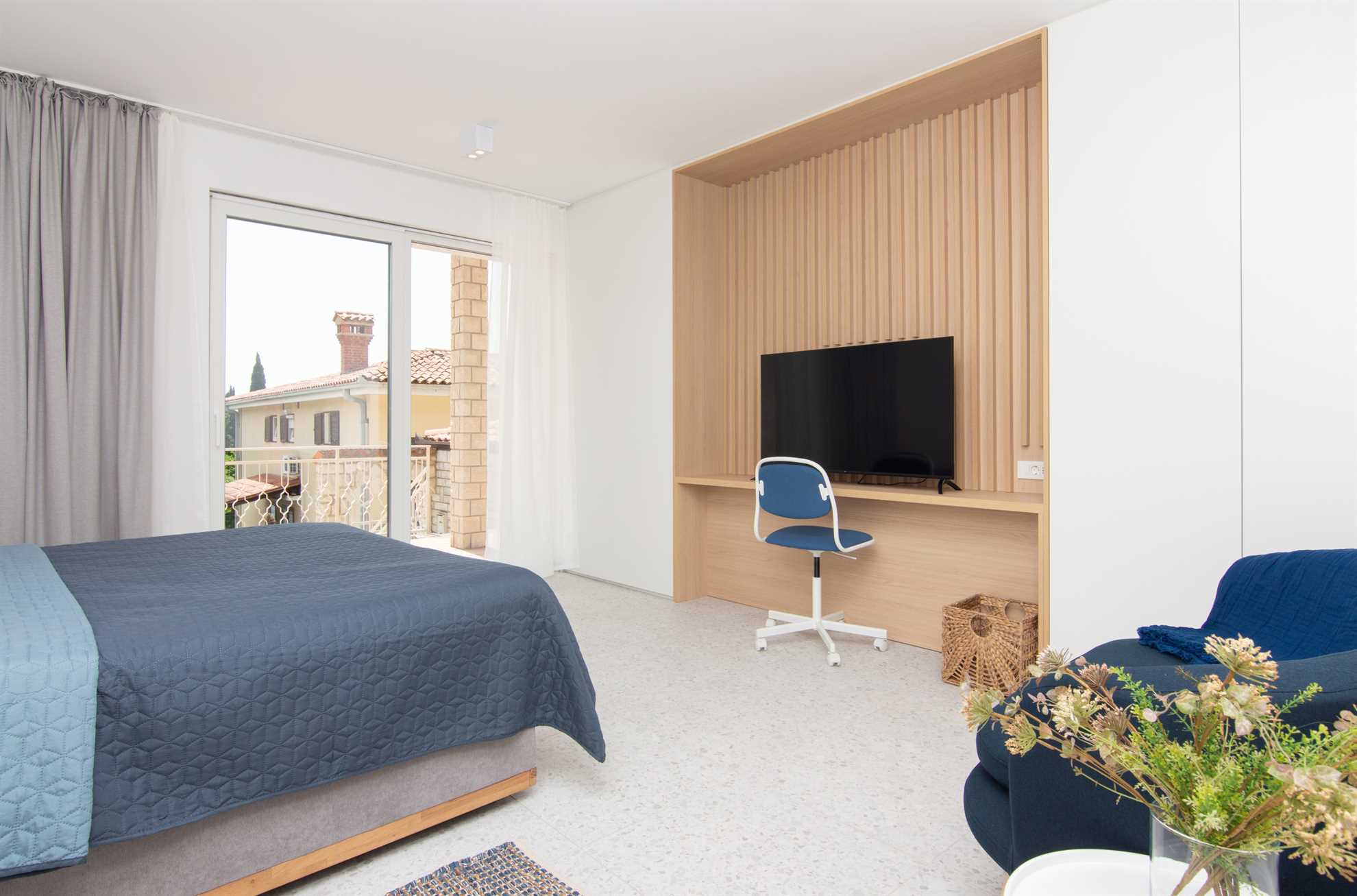 Two Bedroom Apartment with terrace Rose Garden
