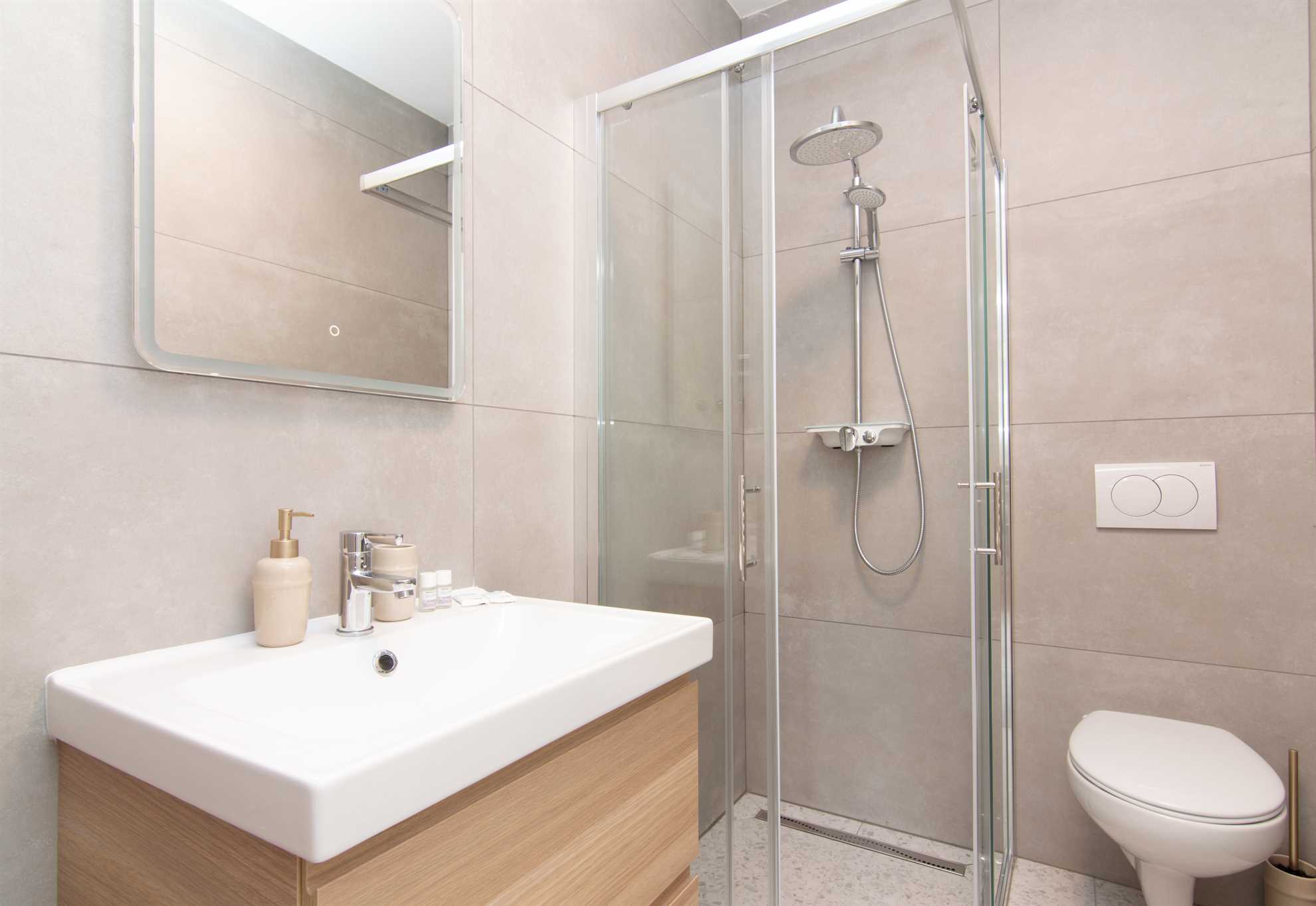Two Bedroom Apartment with terrace Rose Garden