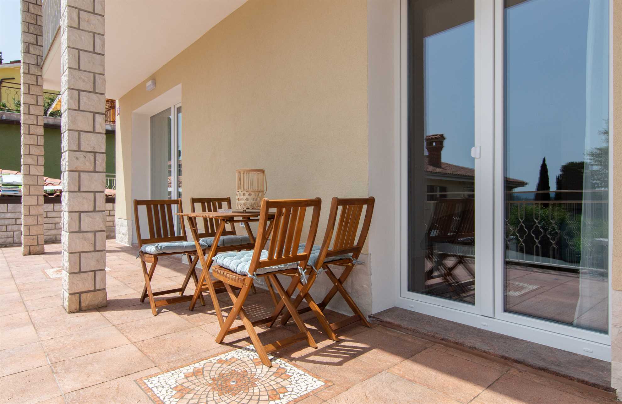 Two Bedroom Apartment with terrace Rose Garden
