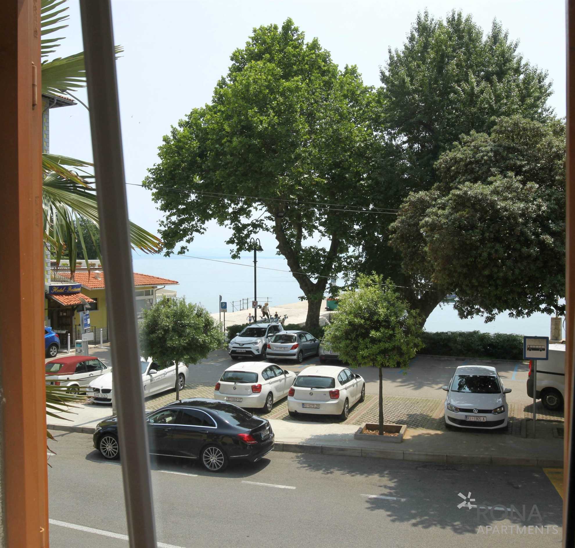 Apartment Nona - First Floor: Beautiful apartment house on the seaside
