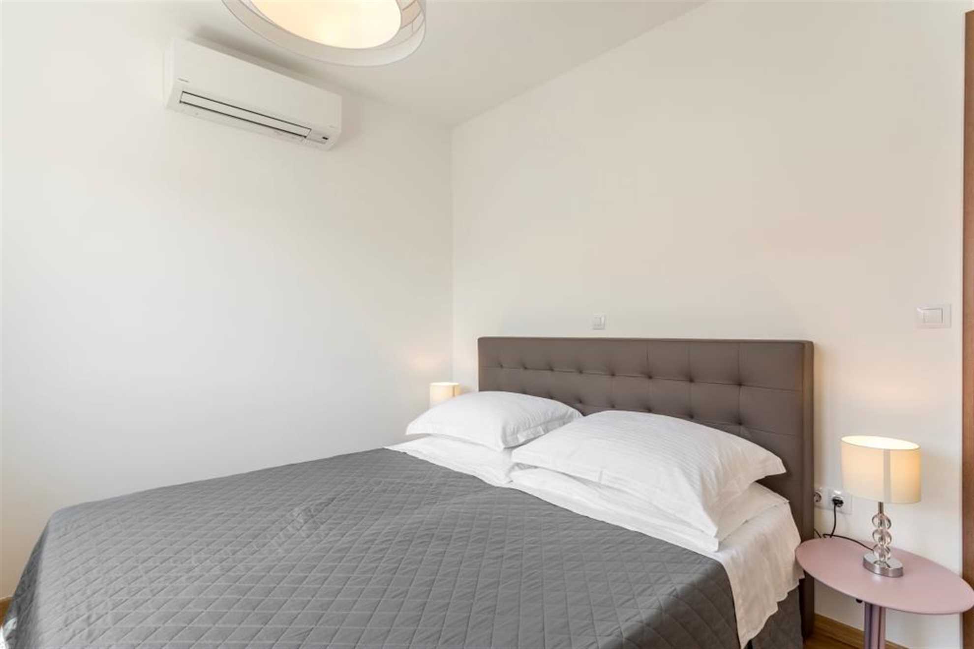 Beach residence with pool and sea view - Penthouse apartment H6