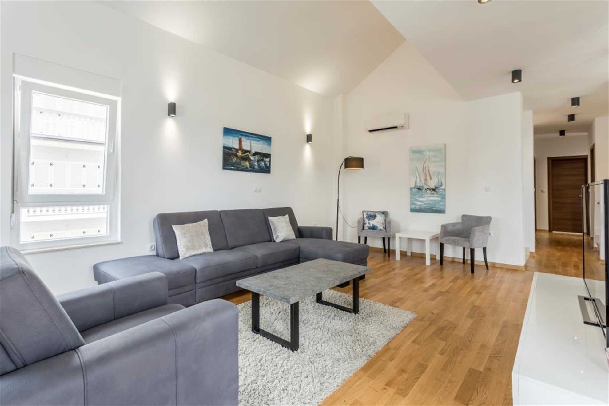 Beach residence with pool and sea view - Penthouse apartment H6