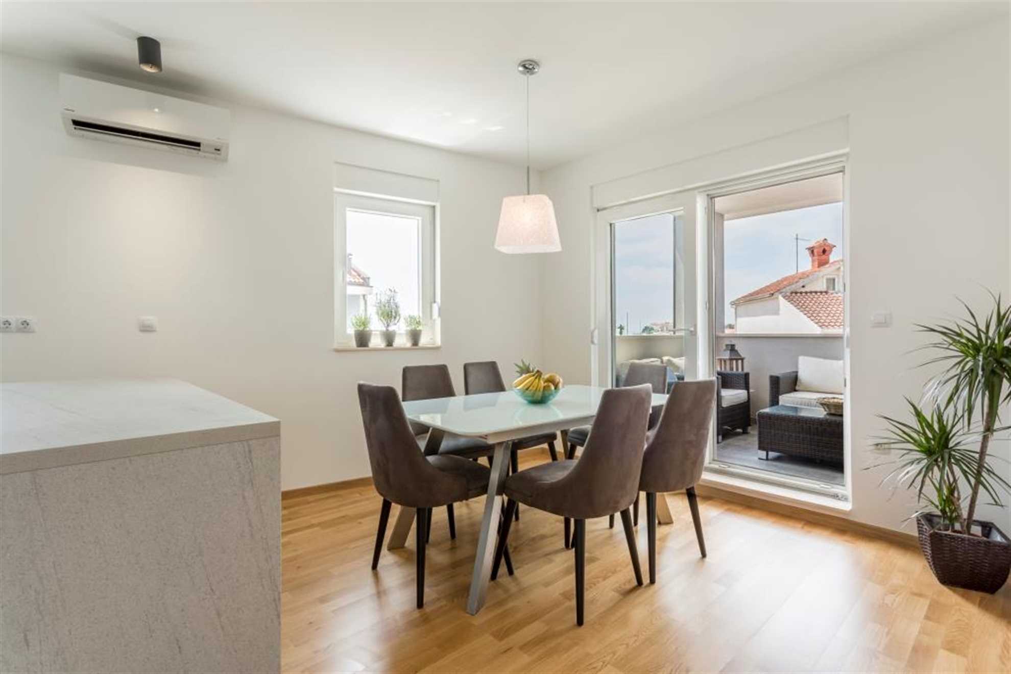 Beach residence with pool and sea view - Penthouse apartment H6