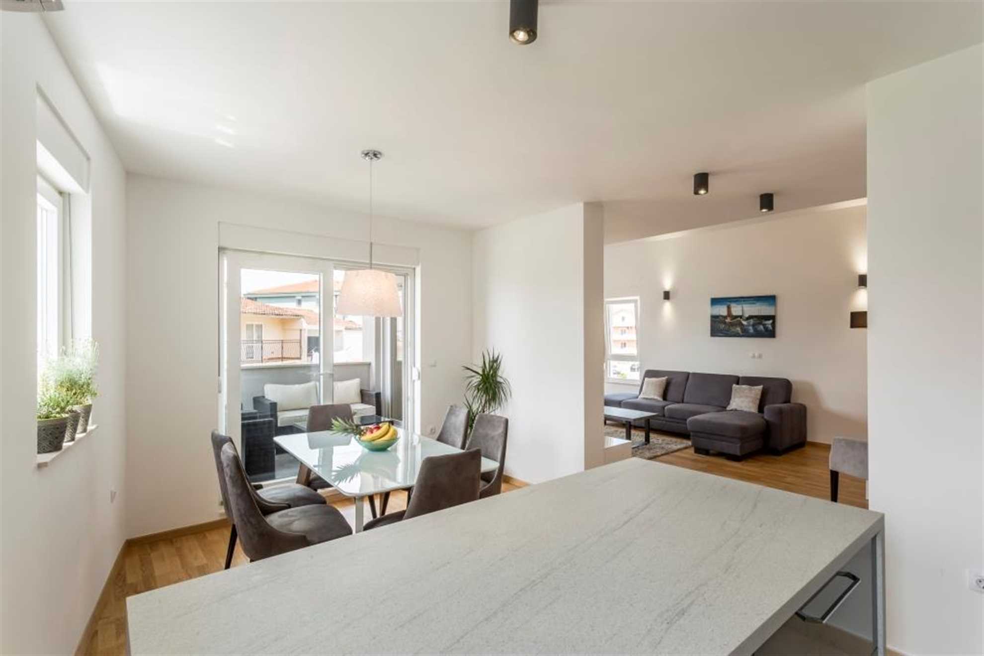 Beach residence with pool and sea view - Penthouse apartment H6