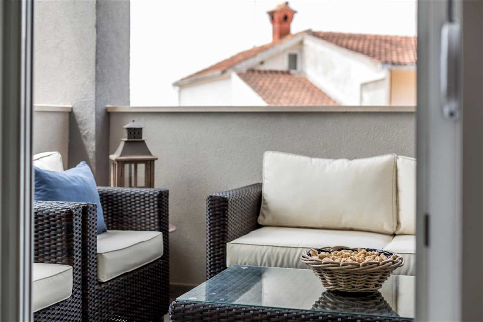 Beach residence with pool and sea view - Penthouse apartment H6