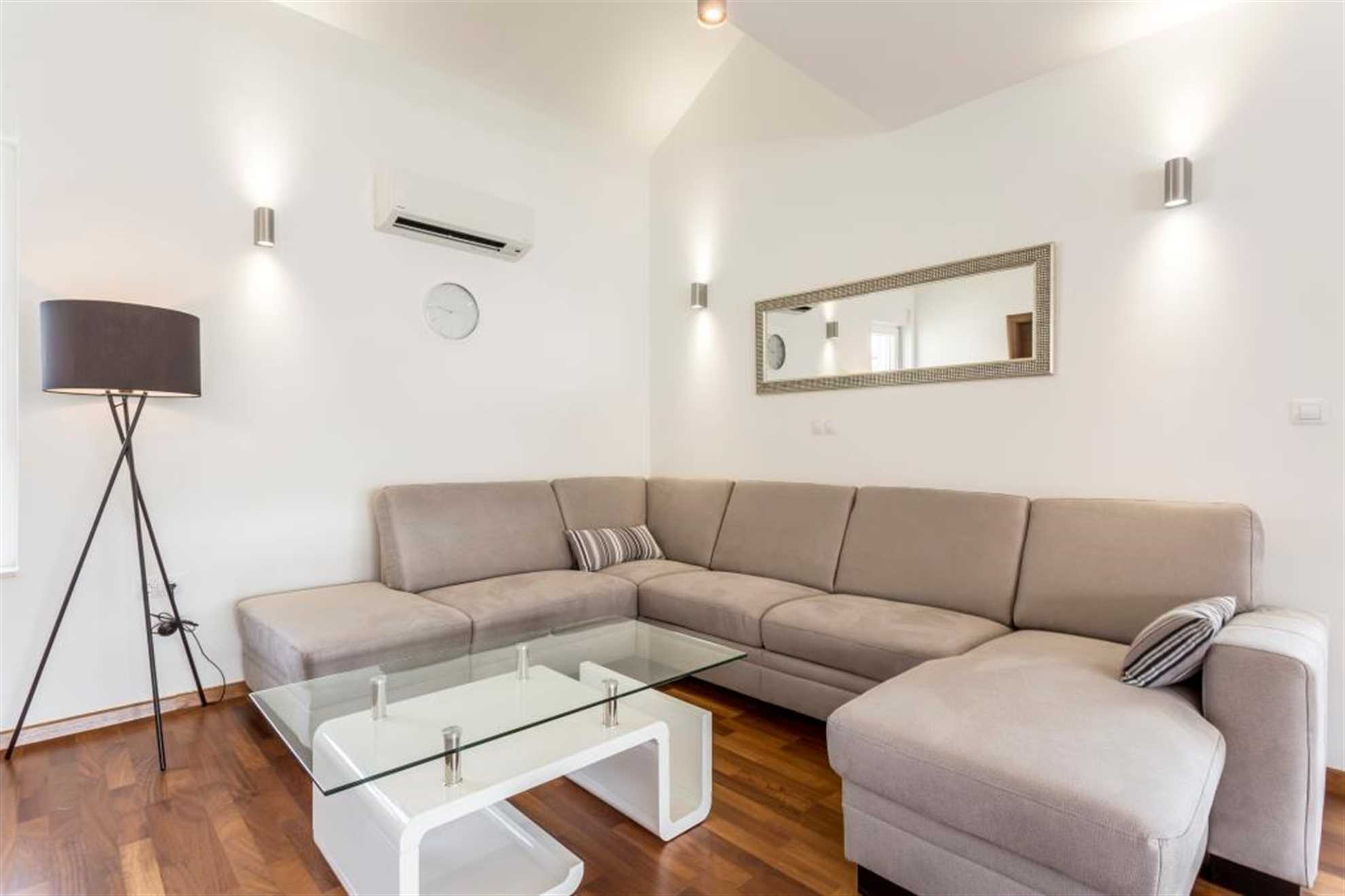 Beach residence with pool and sea view - Penthouse apartment H7