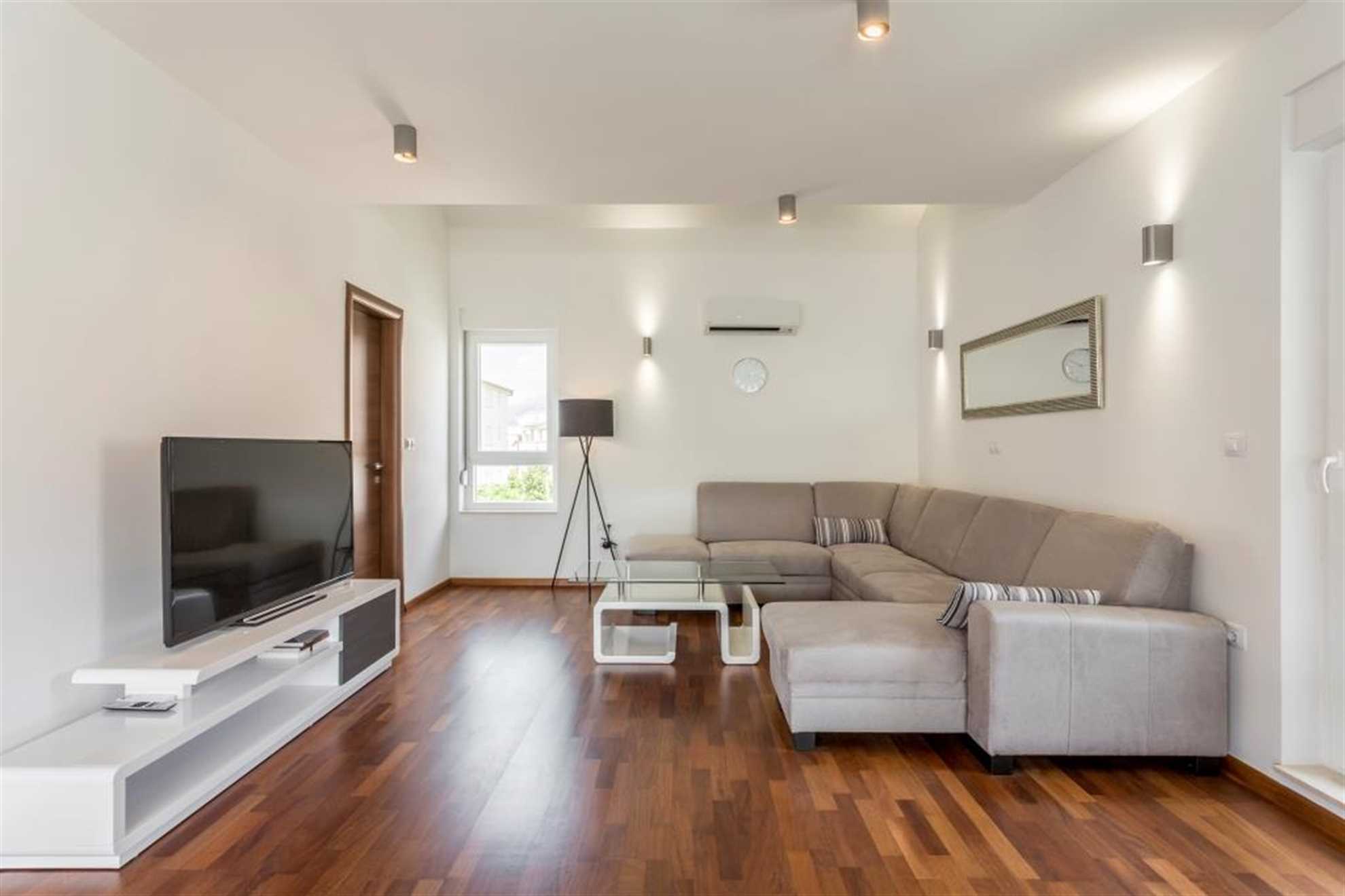 Beach residence with pool and sea view - Penthouse apartment H7