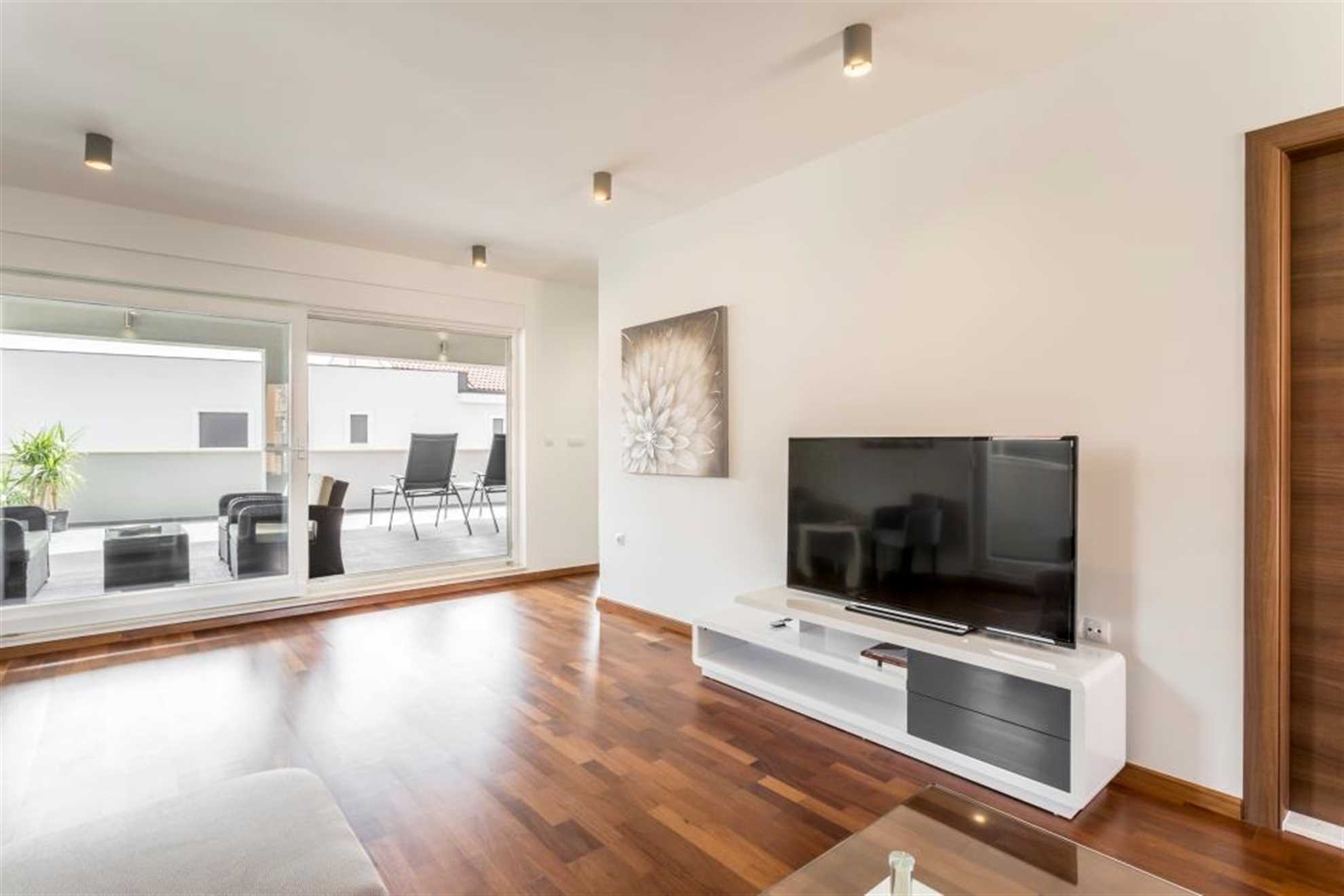 Beach residence with pool and sea view - Penthouse apartment H7