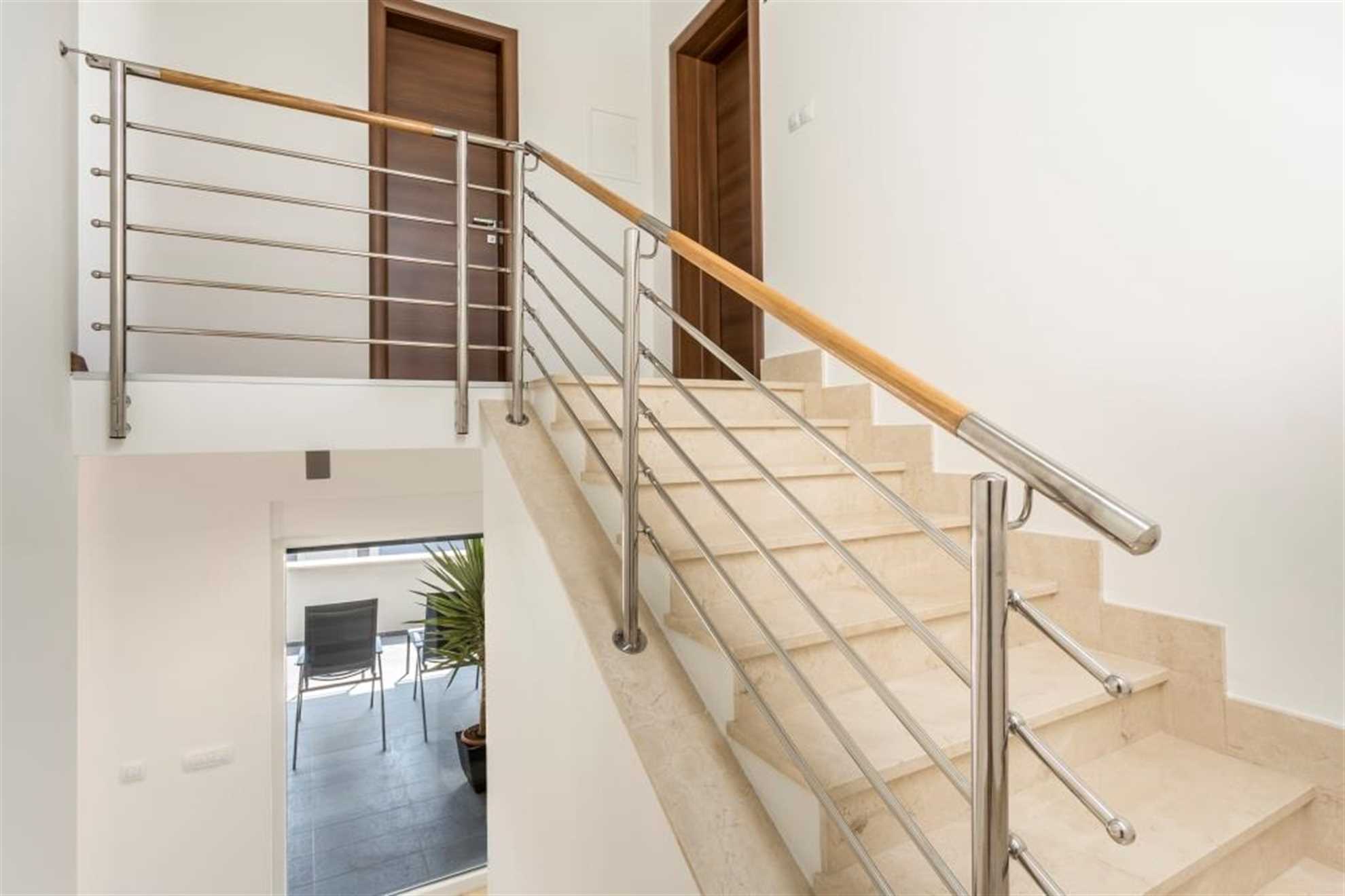 Beach residence with pool and sea view - Penthouse apartment H7