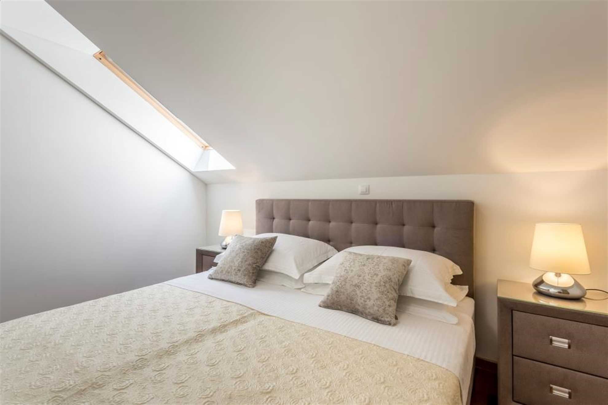 Beach residence with pool and sea view - Penthouse apartment H7