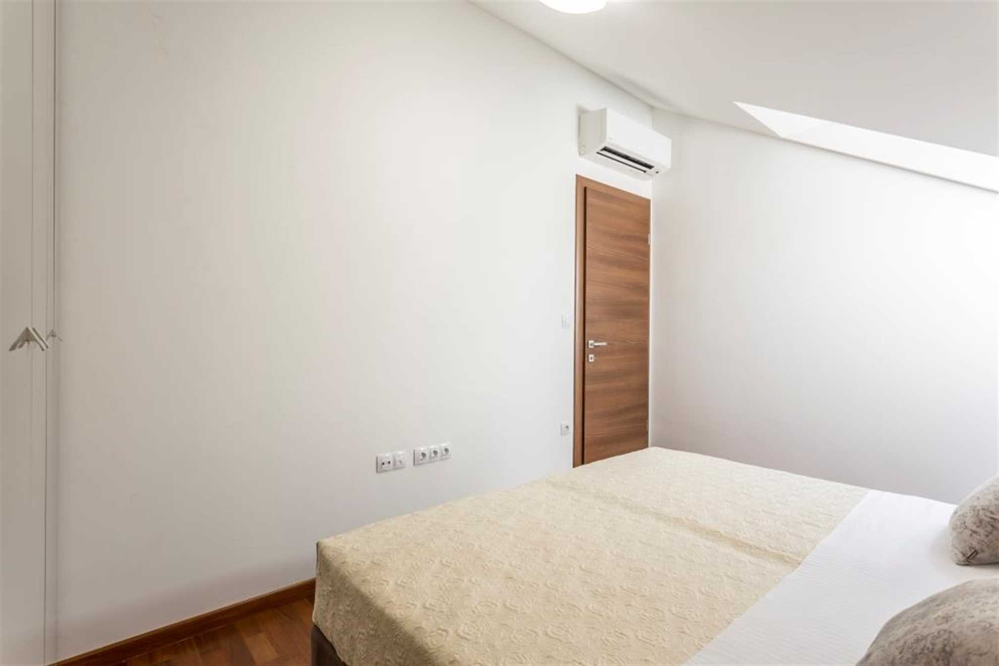 Beach residence with pool and sea view - Penthouse apartment H7