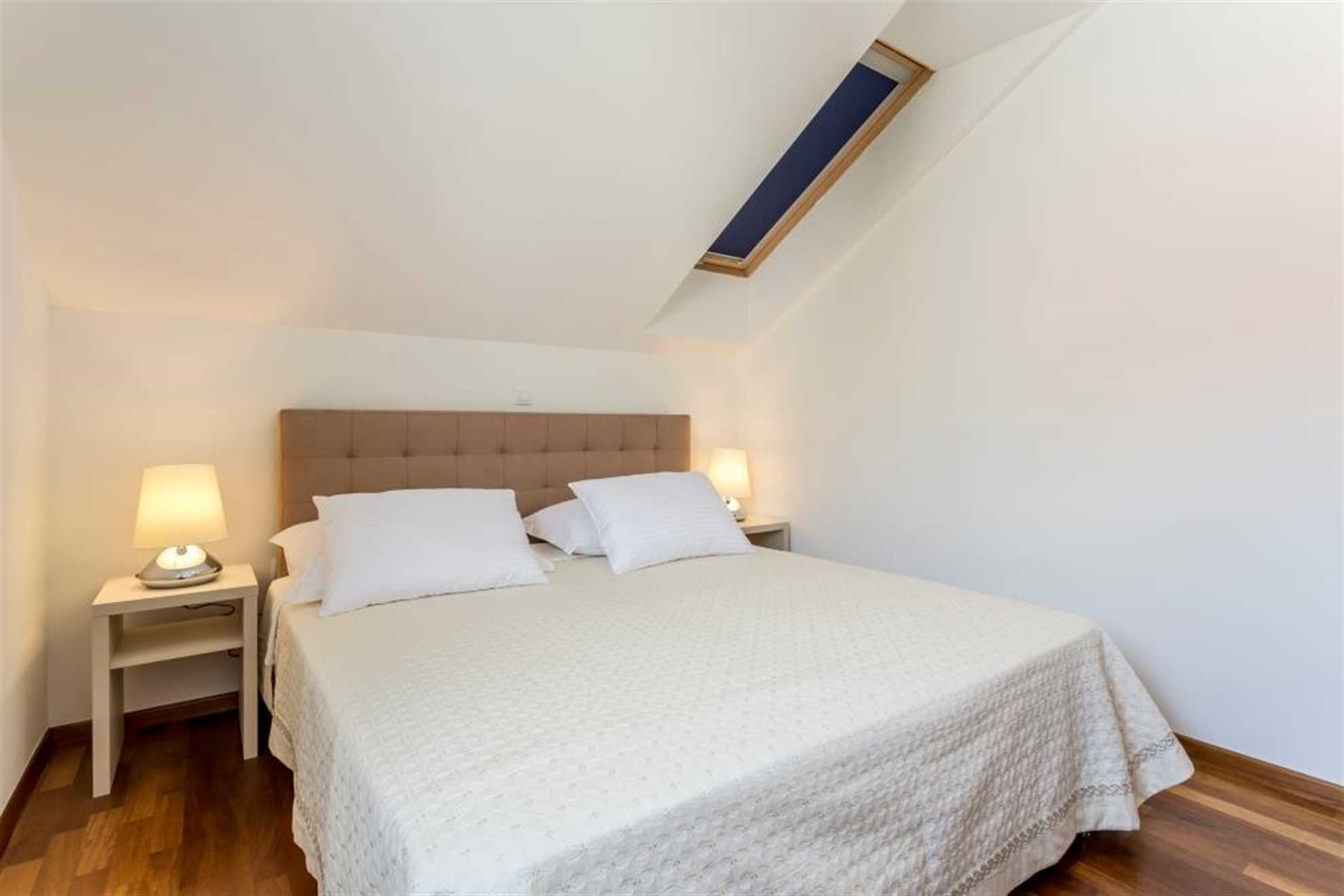 Beach residence with pool and sea view - Penthouse apartment H7