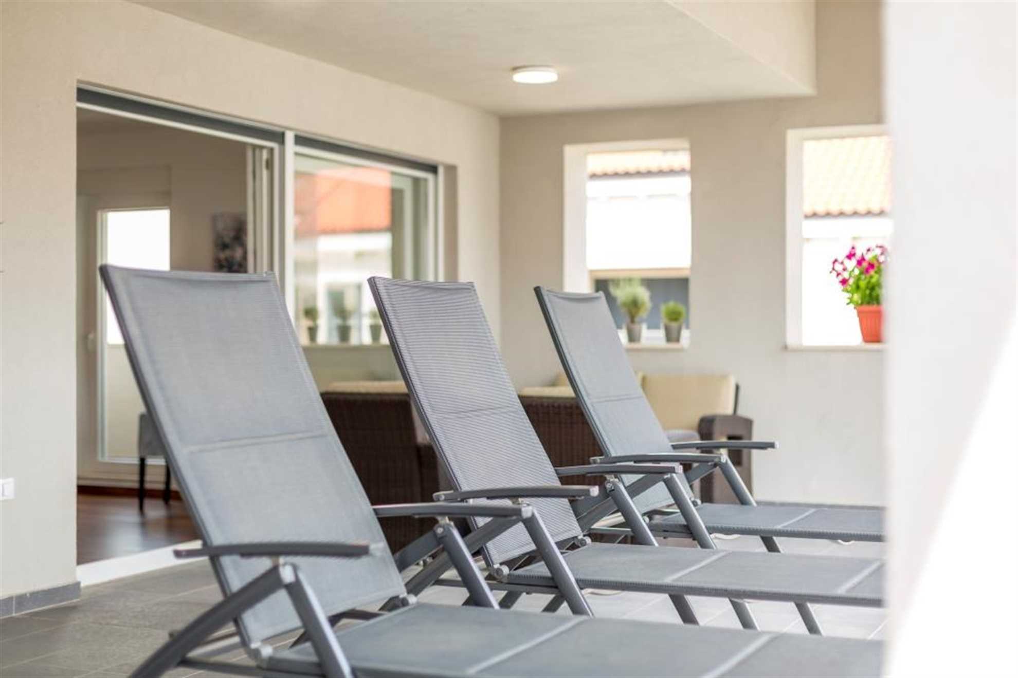 Beach residence with pool and sea view - Penthouse apartment H7