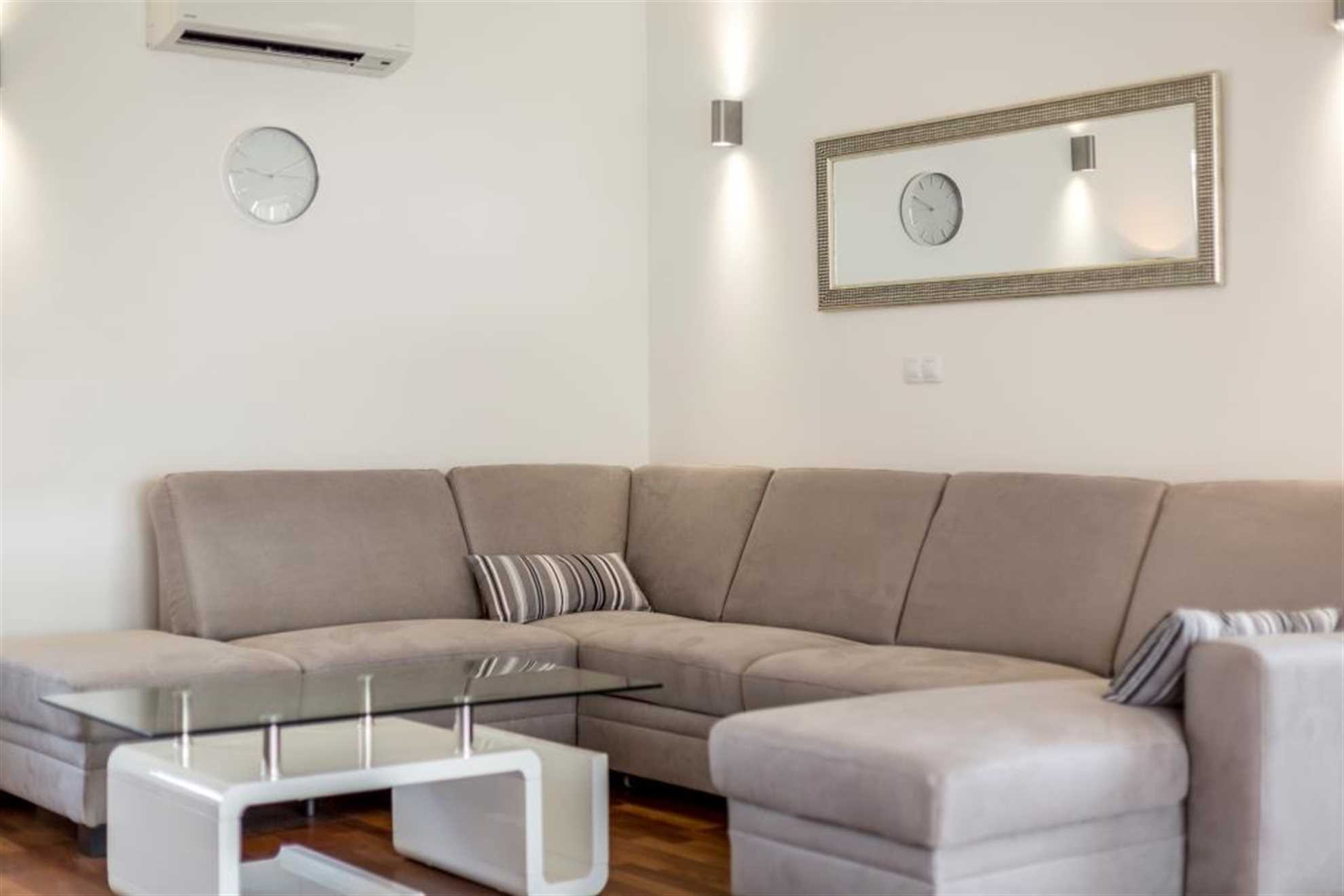 Beach residence with pool and sea view - Penthouse apartment H7