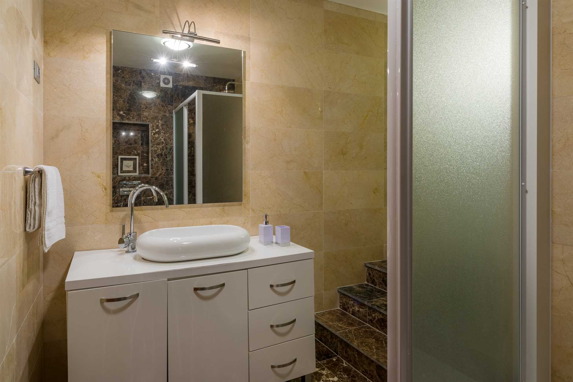 Villa Anna GF - Best Island vacation - Luxury stay near the beach