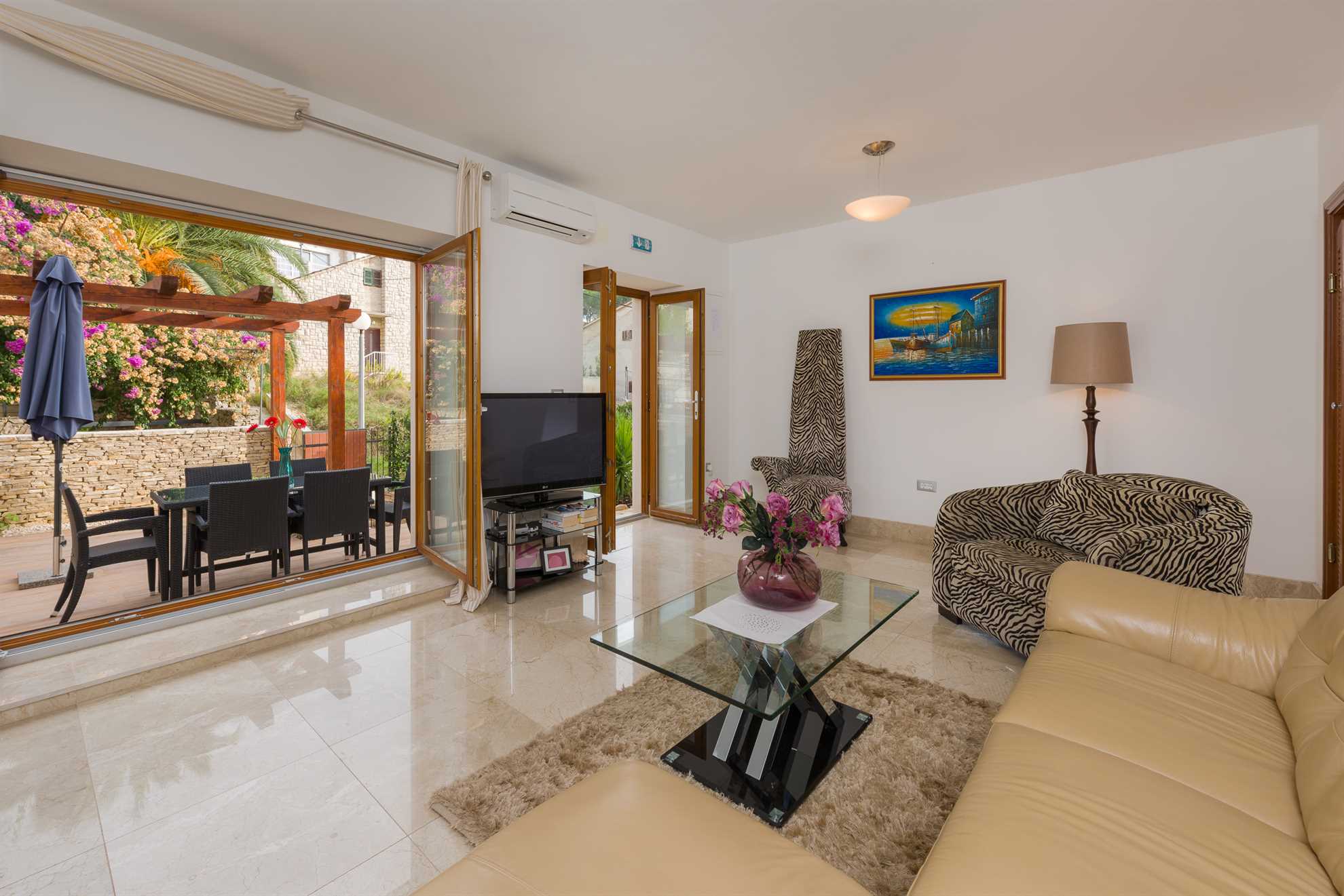 Villa Anna GF - Best Island vacation - Luxury stay near the beach