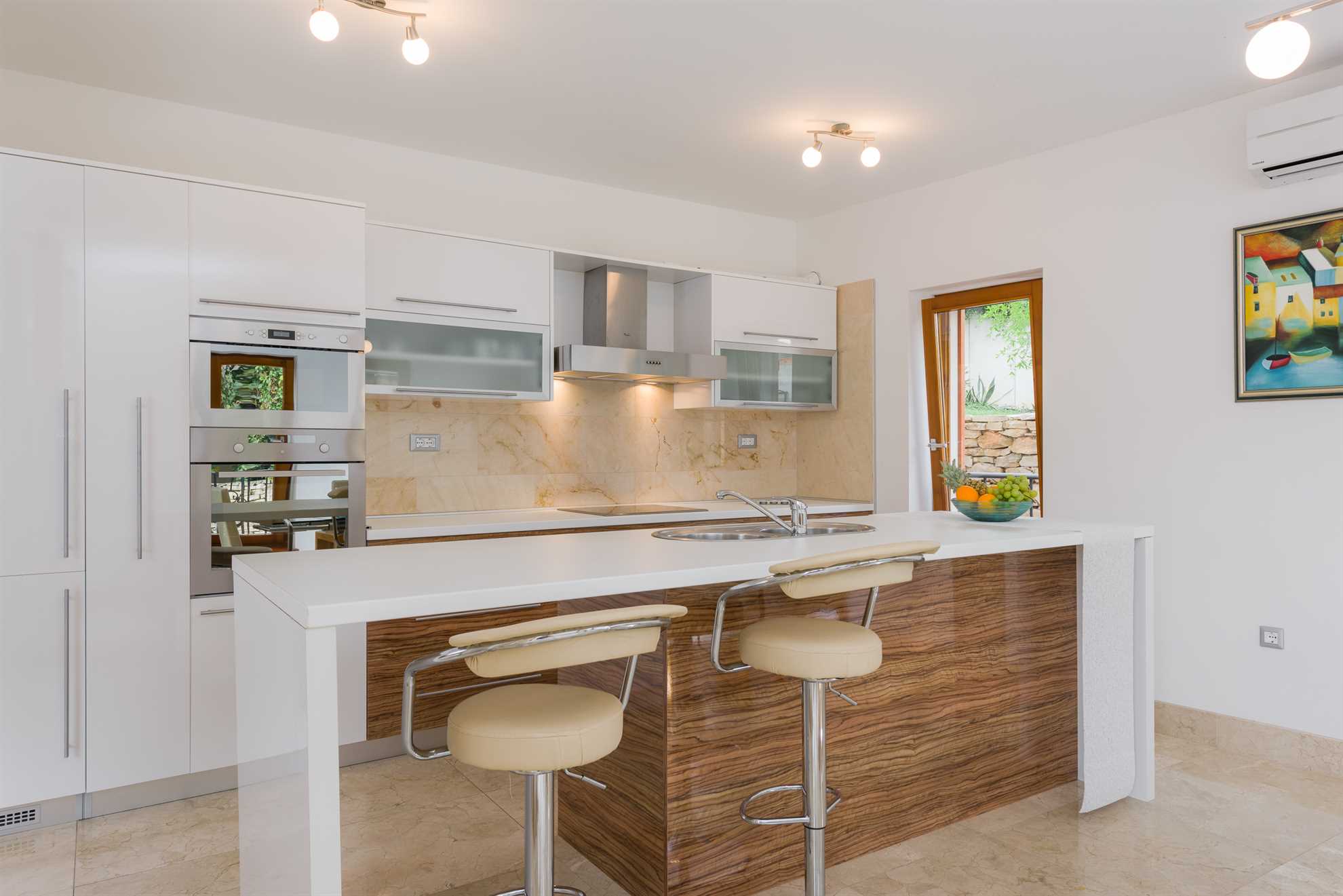 Villa Anna GF - Best Island vacation - Luxury stay near the beach