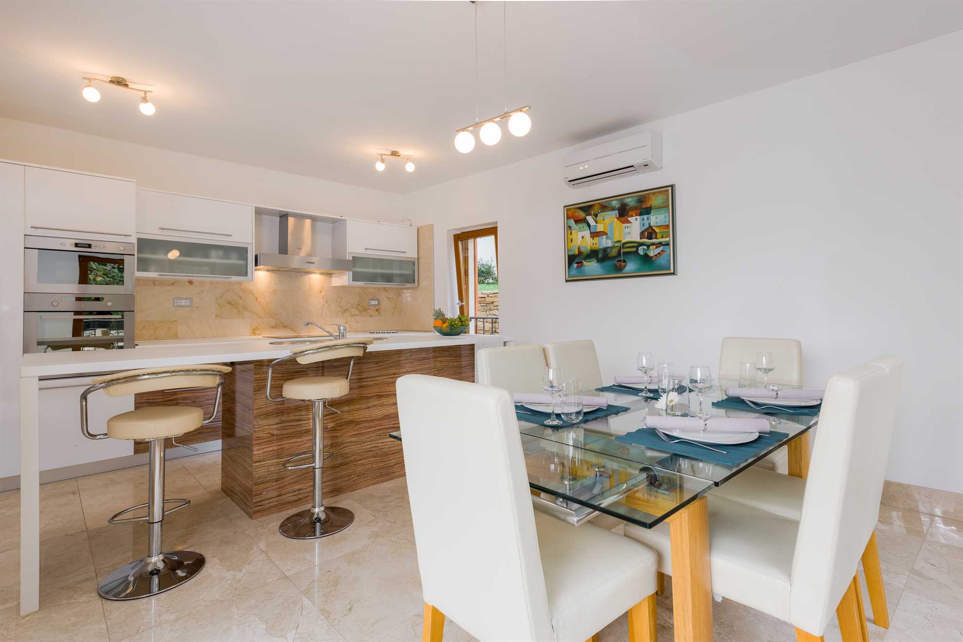 Villa Anna GF - Best Island vacation - Luxury stay near the beach