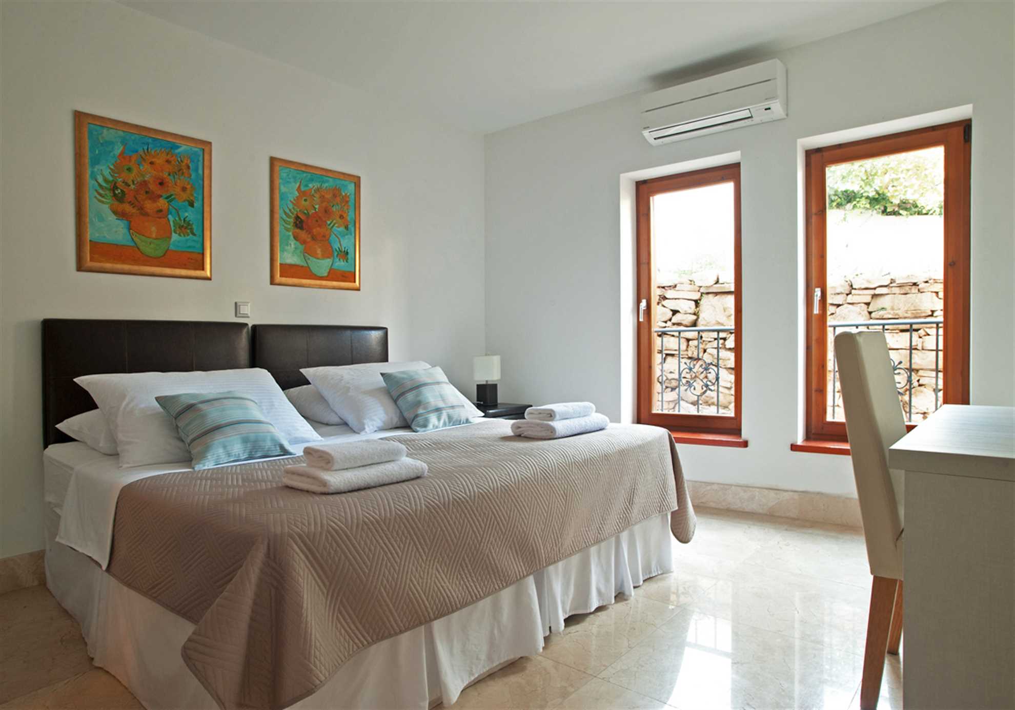 Villa Anna GF - Best Island vacation - Luxury stay near the beach