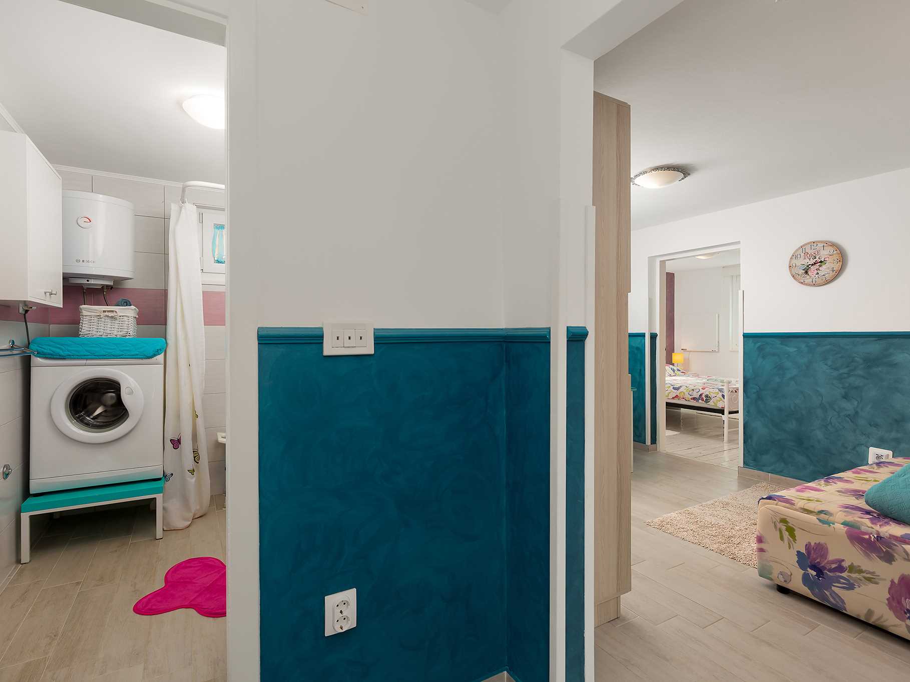 Apartment Nik, whirpool on terrace, BBC, garden, sun loungers, parking, near sea