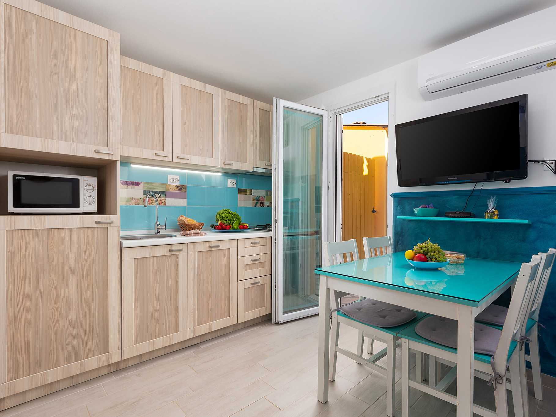 Apartment Nik, whirpool on terrace, BBC, garden, sun loungers, parking, near sea